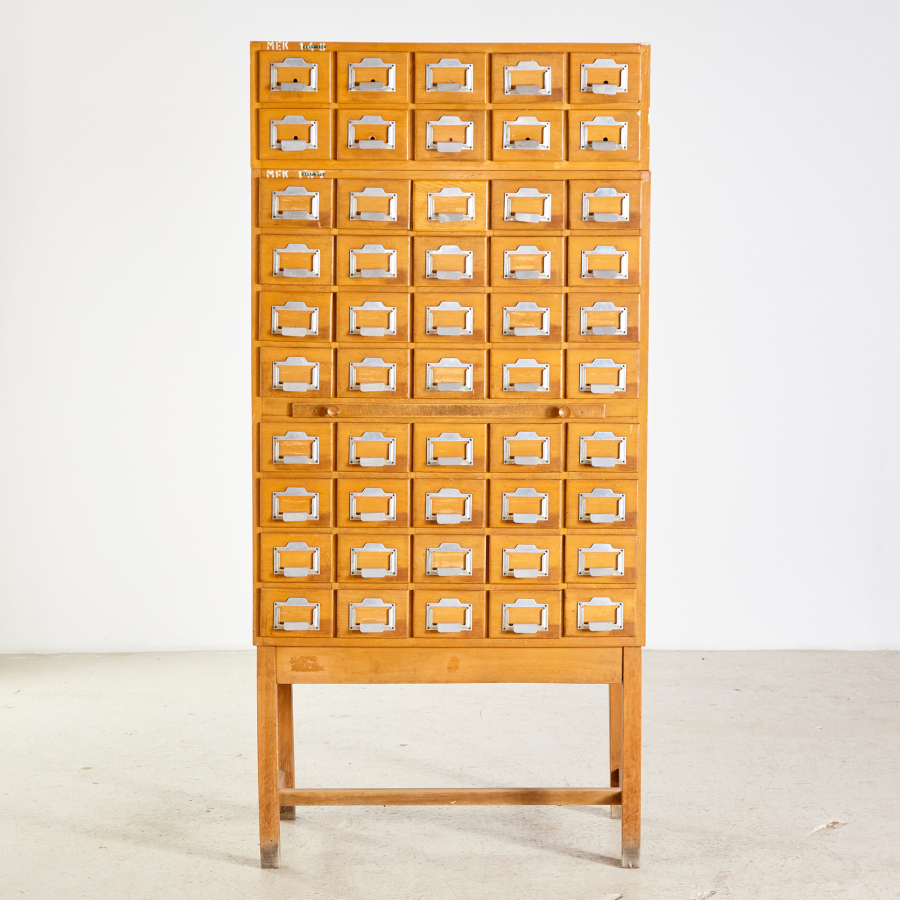 Könyvtári kartotékszekrény