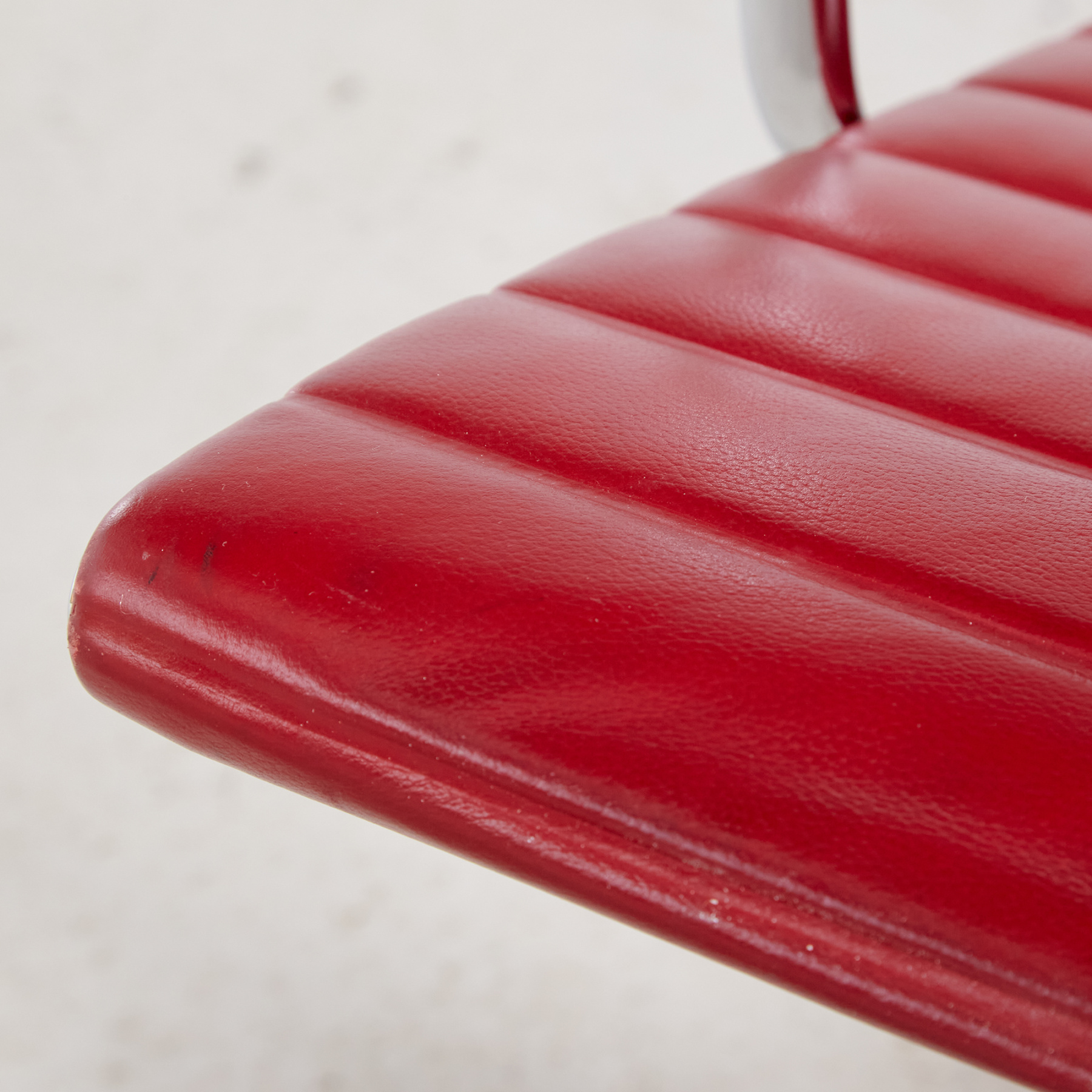 Charles & Ray Eames EA108 office chair - Image 6