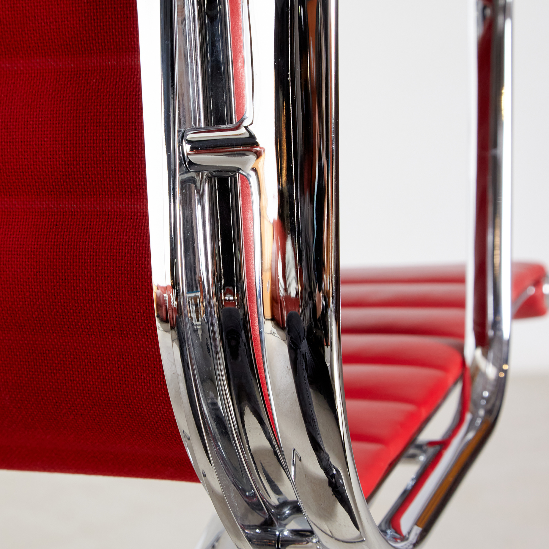 Charles & Ray Eames EA108 office chair - Image 10