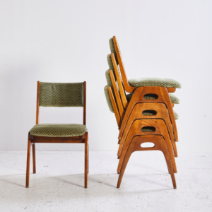 Rakásolható székek