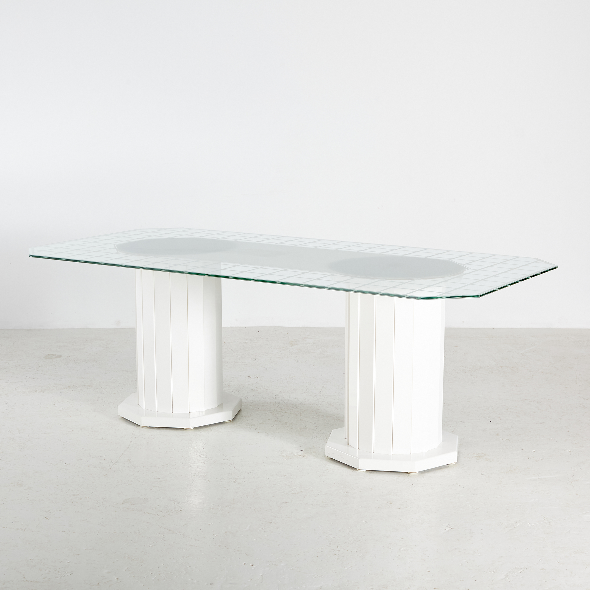 Werzalit dining table - Image 2