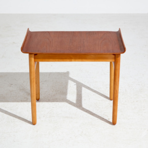 Hans J. Wegner Modell FH1937 dohányzóasztal