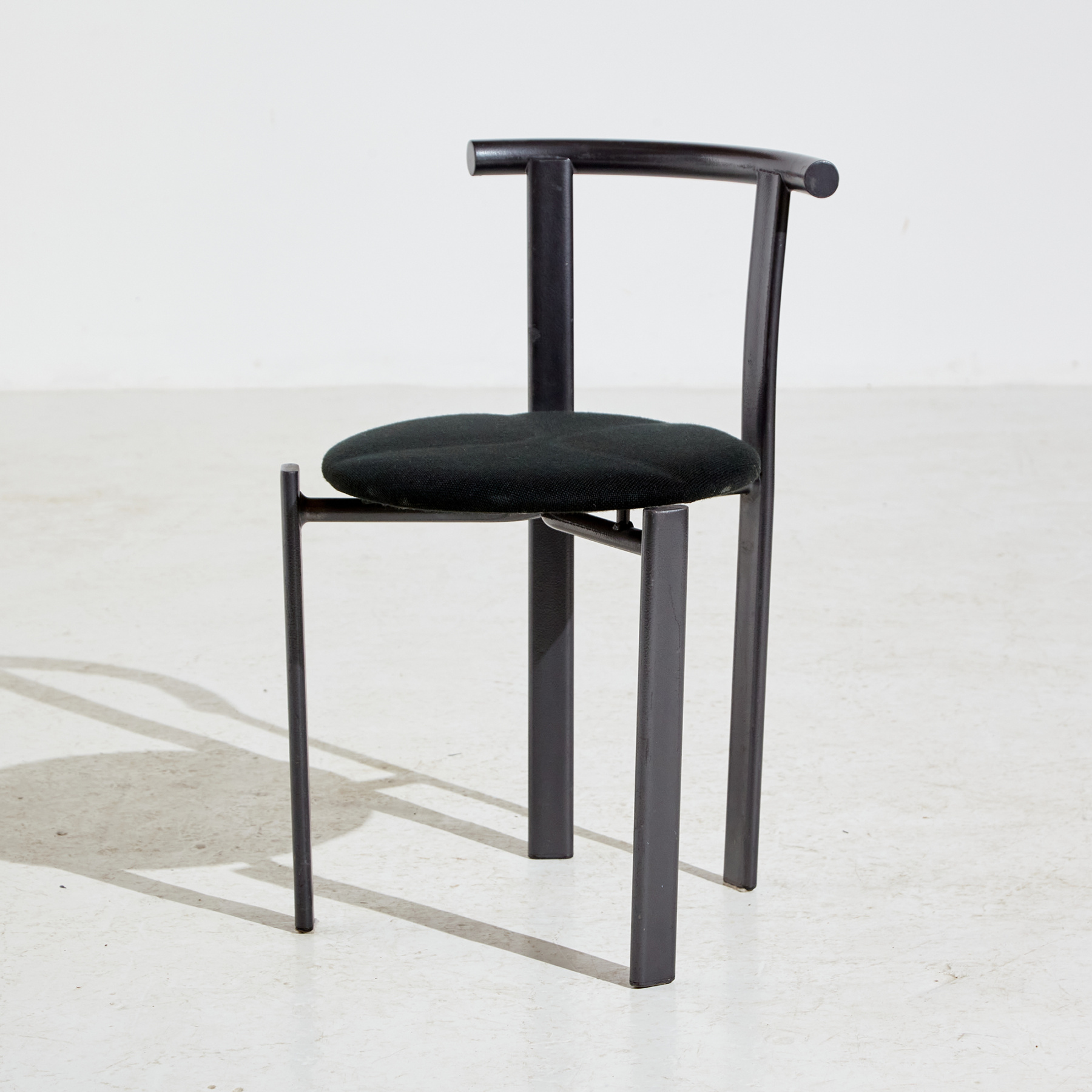 Posztmodern stílusú fémvázas szék - Image 2