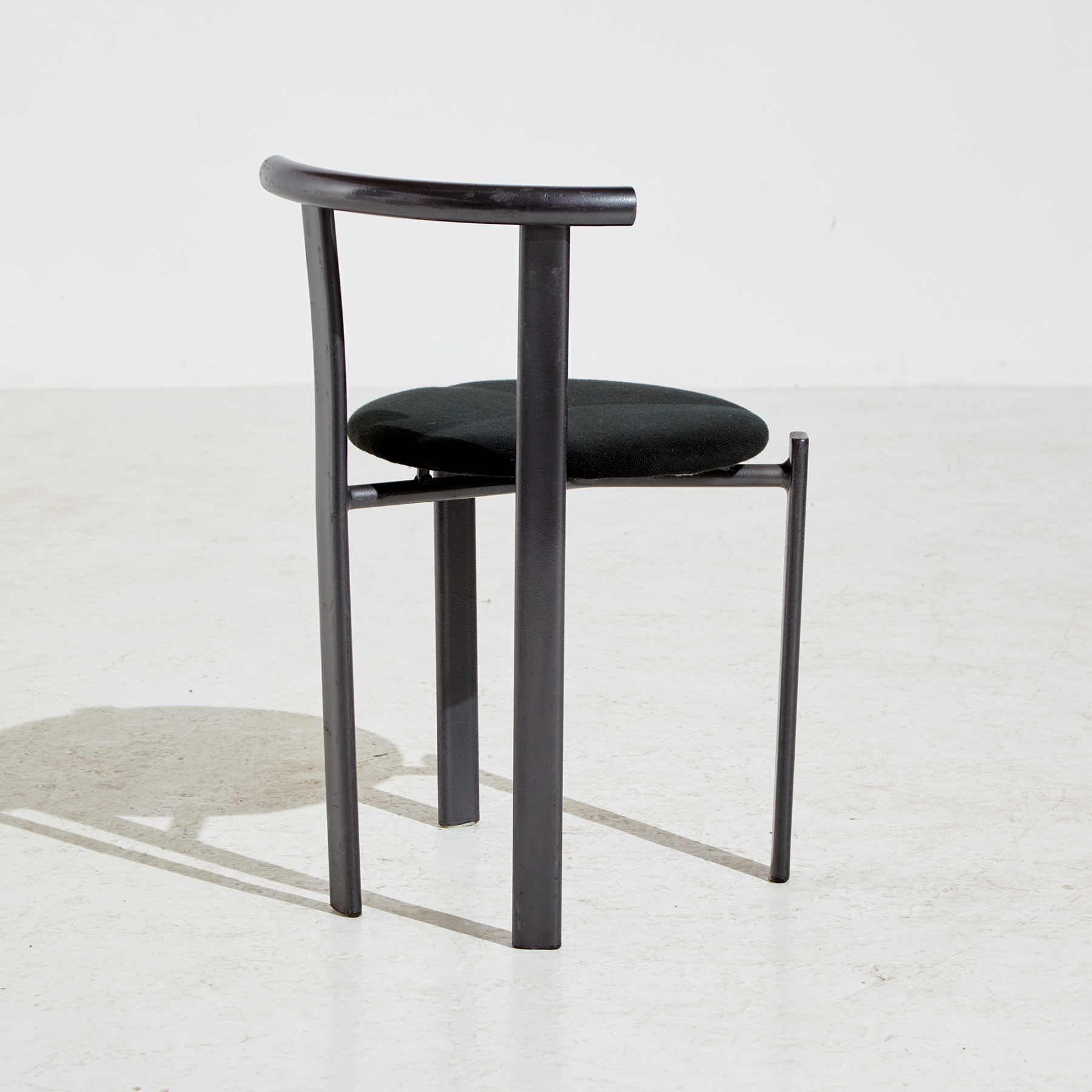 Posztmodern stílusú fémvázas szék - Image 3