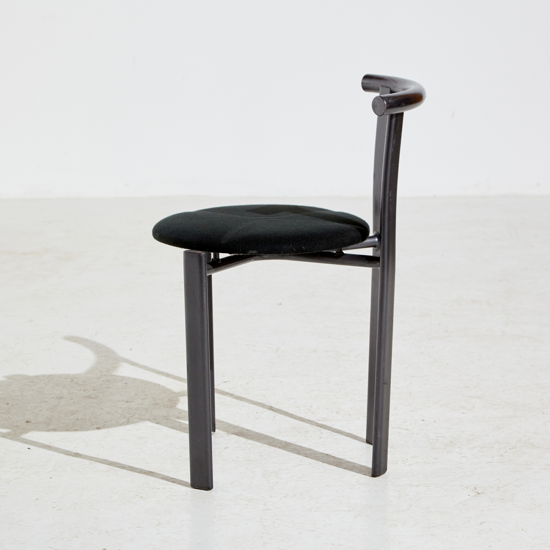 Posztmodern stílusú fémvázas szék - Image 4