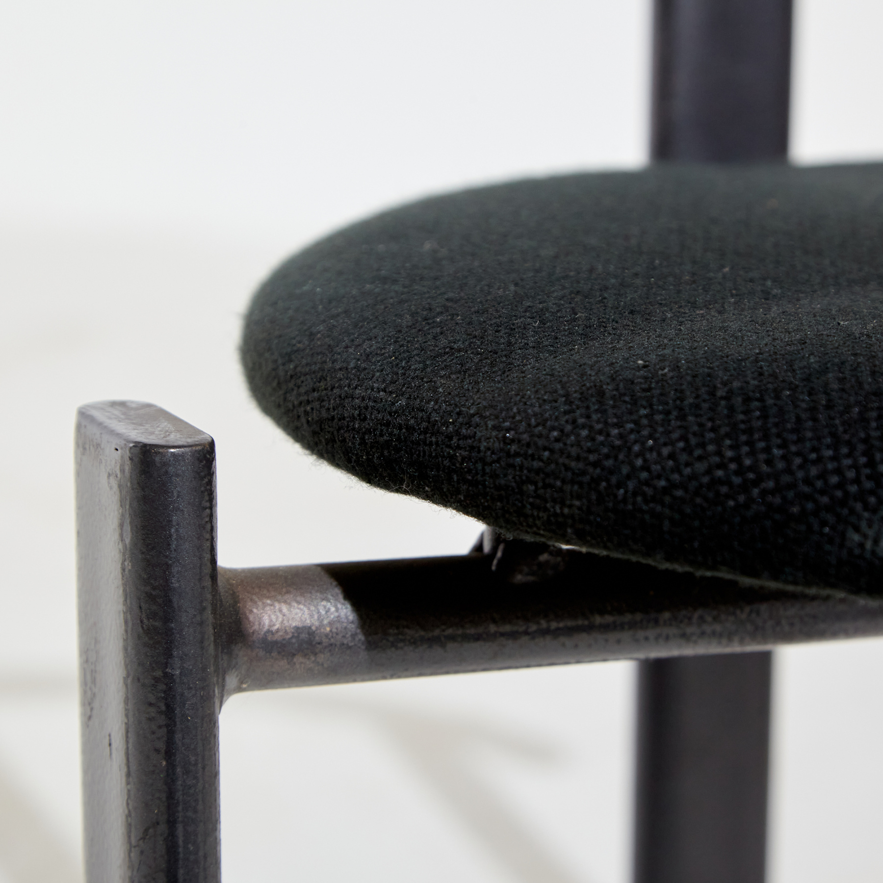 Posztmodern stílusú fémvázas szék - Image 6