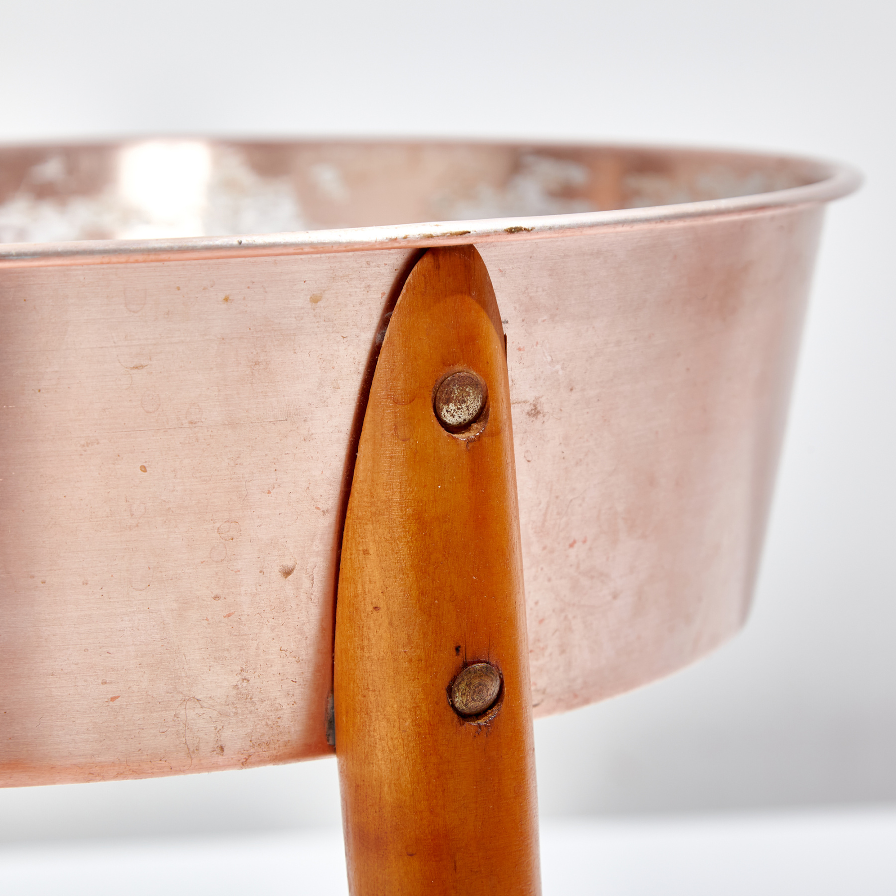 Aluminum plant holder on beech legs - Image 5