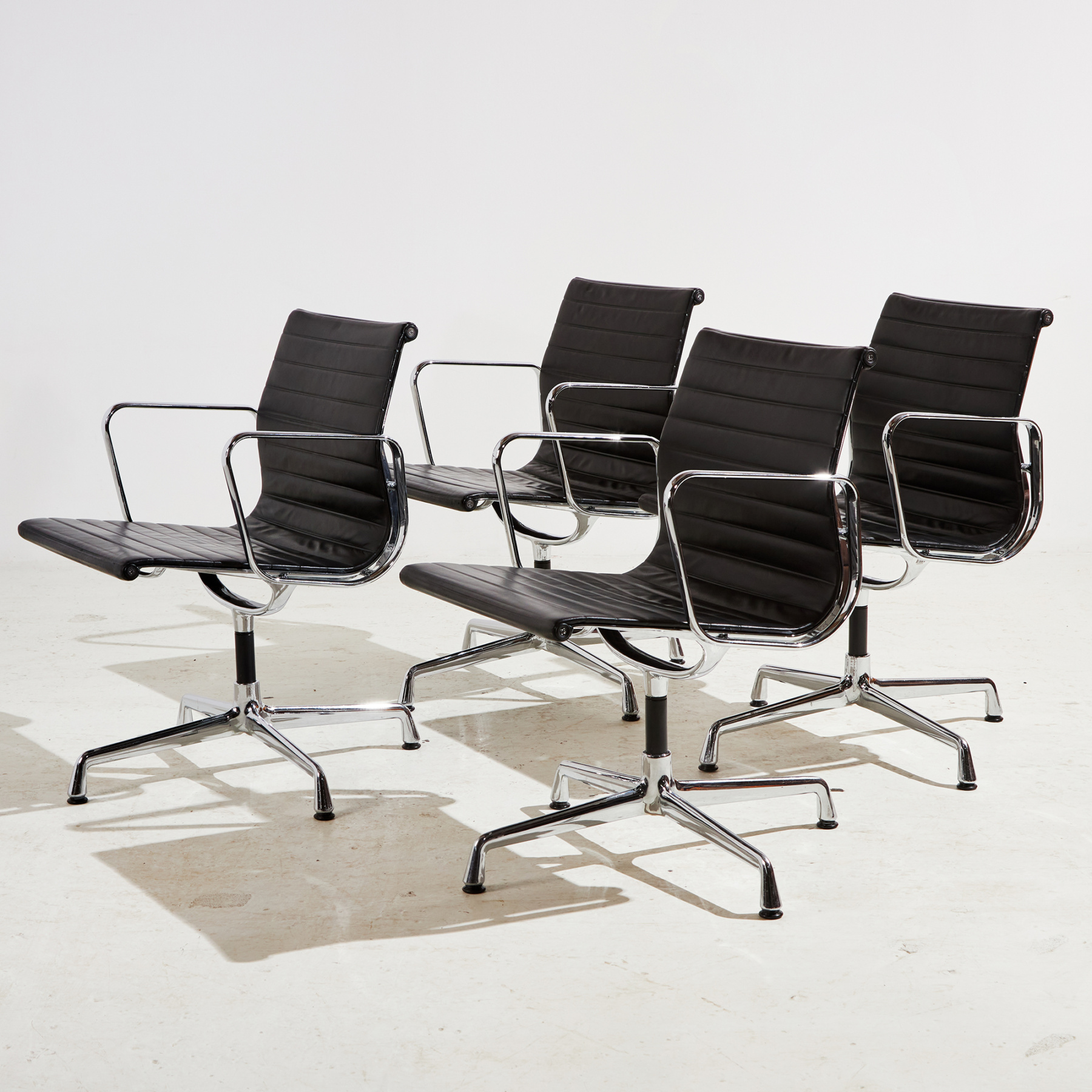 EA108 office swivel chair by Charles & Ray Eames for Vitra