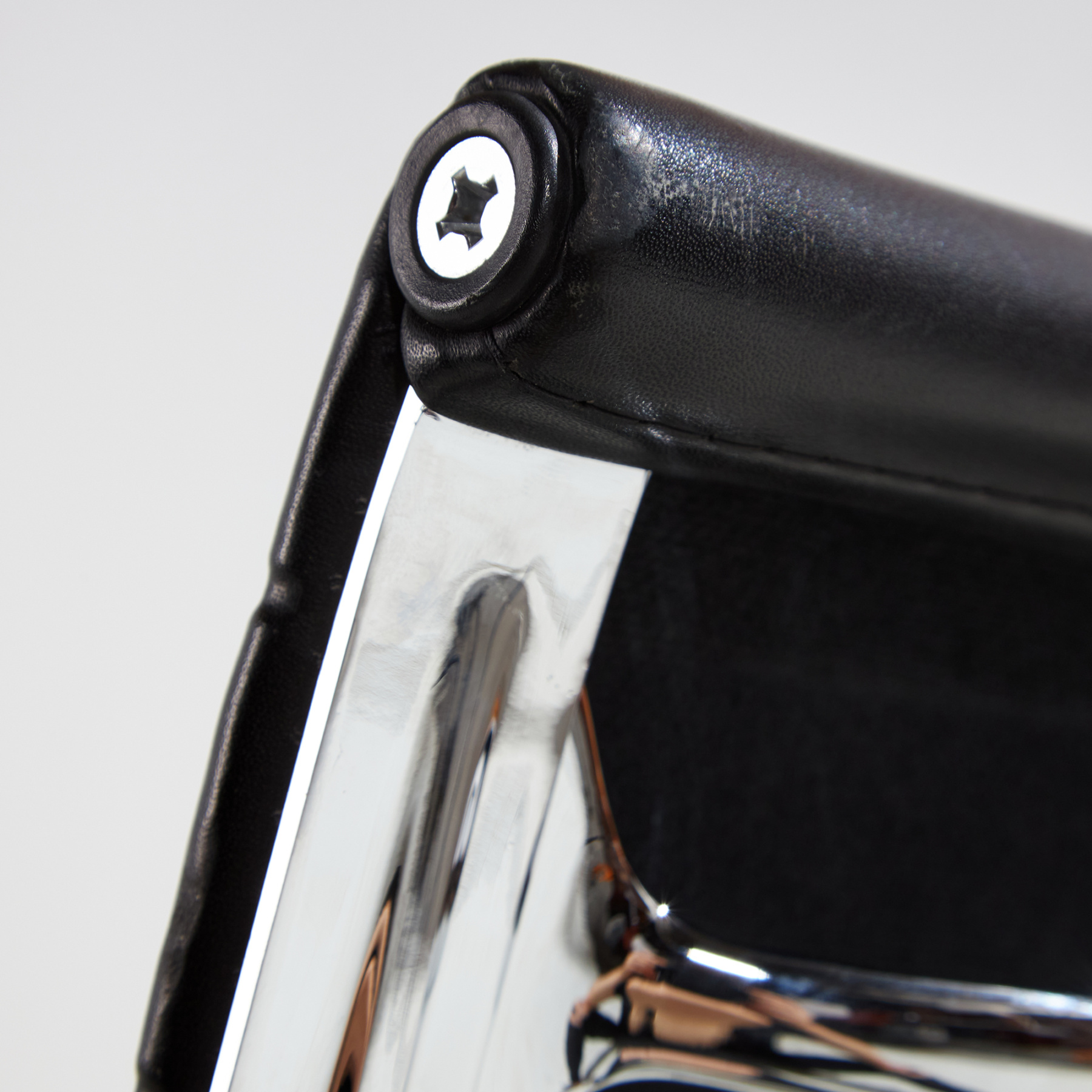 EA108 office swivel chair by Charles & Ray Eames for Vitra - Image 11