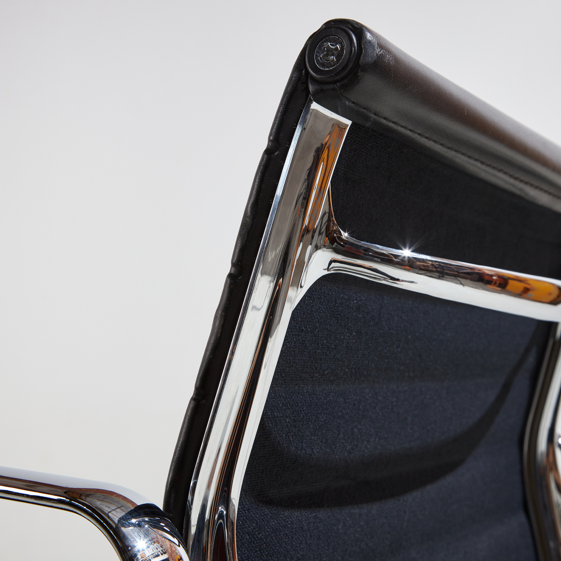 EA108 office swivel chair by Charles & Ray Eames for Vitra - Image 12