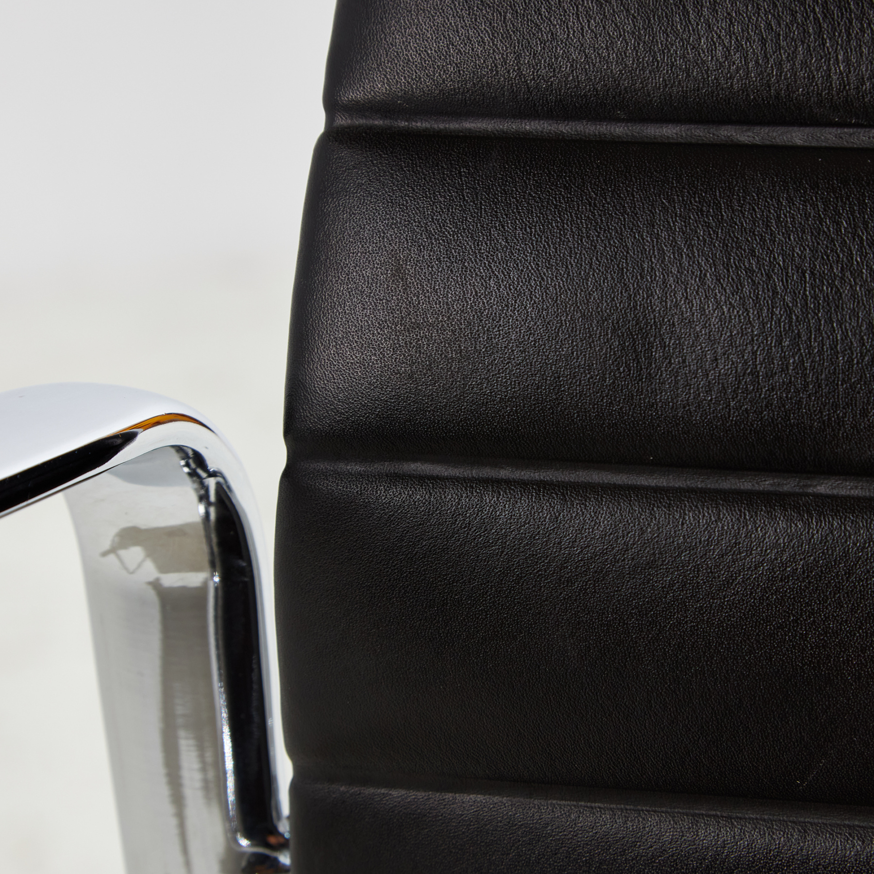 EA108 office swivel chair by Charles & Ray Eames for Vitra - Image 14