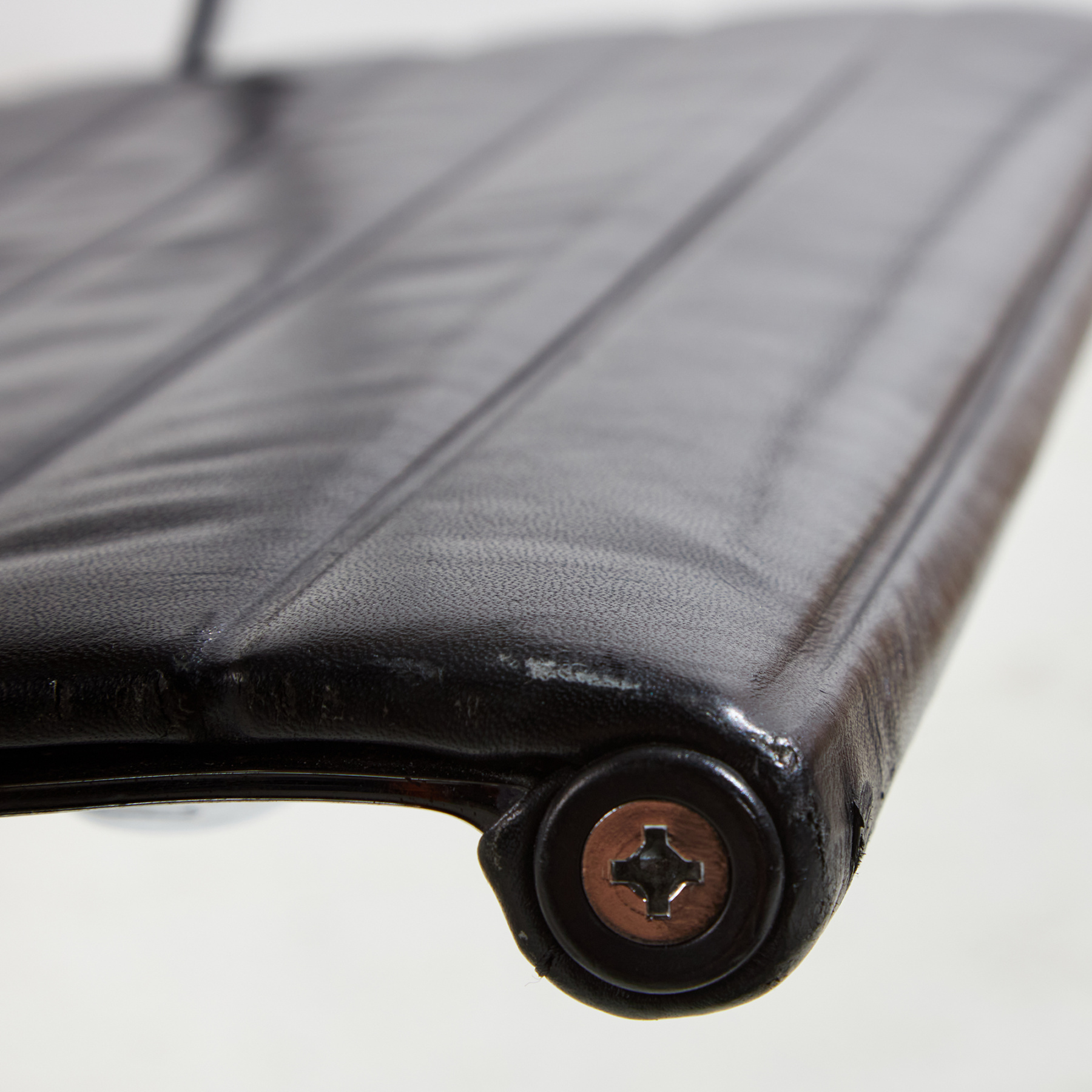 EA108 office swivel chair by Charles & Ray Eames for Vitra - Image 16