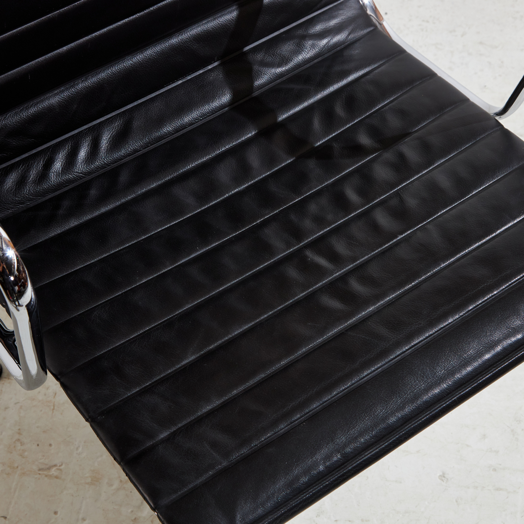 EA108 office swivel chair by Charles & Ray Eames for Vitra - Image 19