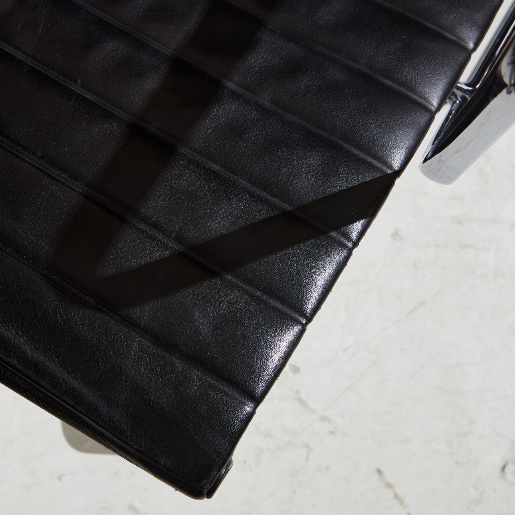 EA108 office swivel chair by Charles & Ray Eames for Vitra - Image 20