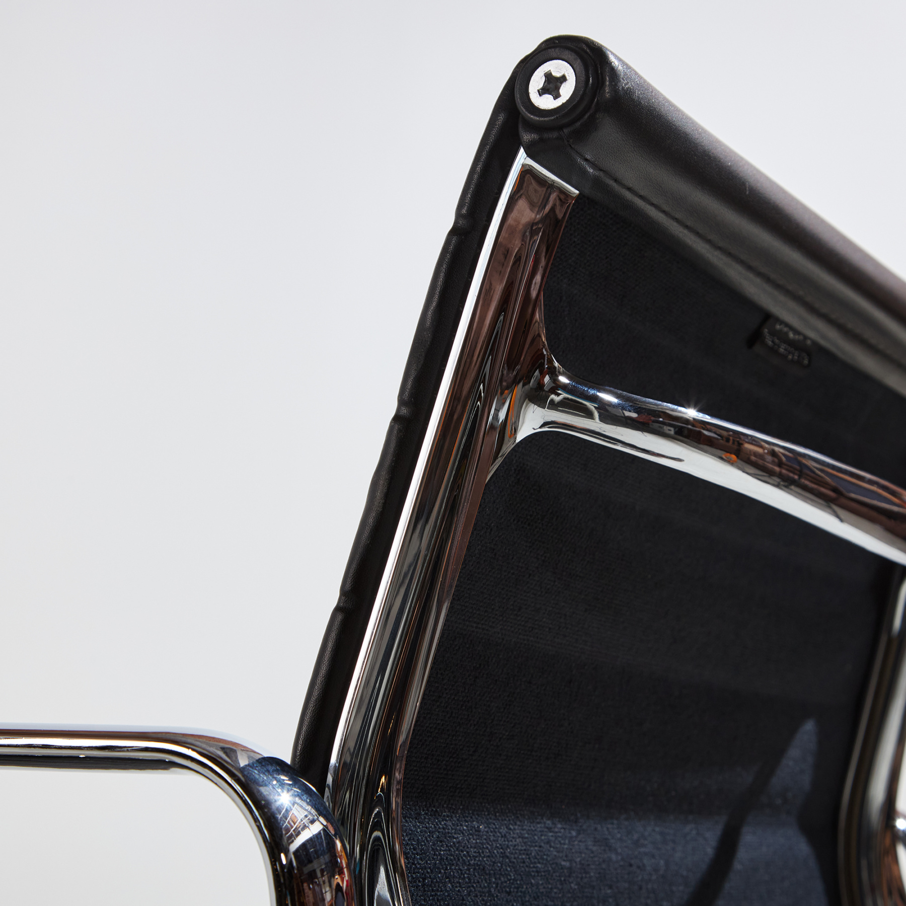 EA108 office swivel chair by Charles & Ray Eames for Vitra - Image 21