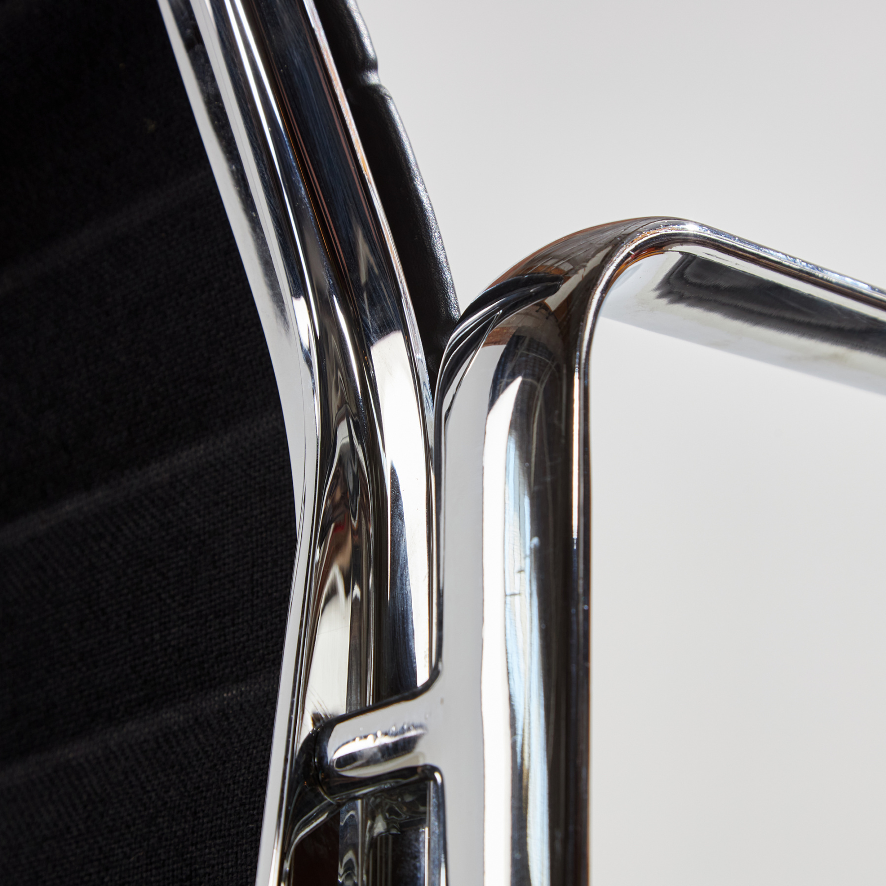 EA108 office swivel chair by Charles & Ray Eames for Vitra - Image 28