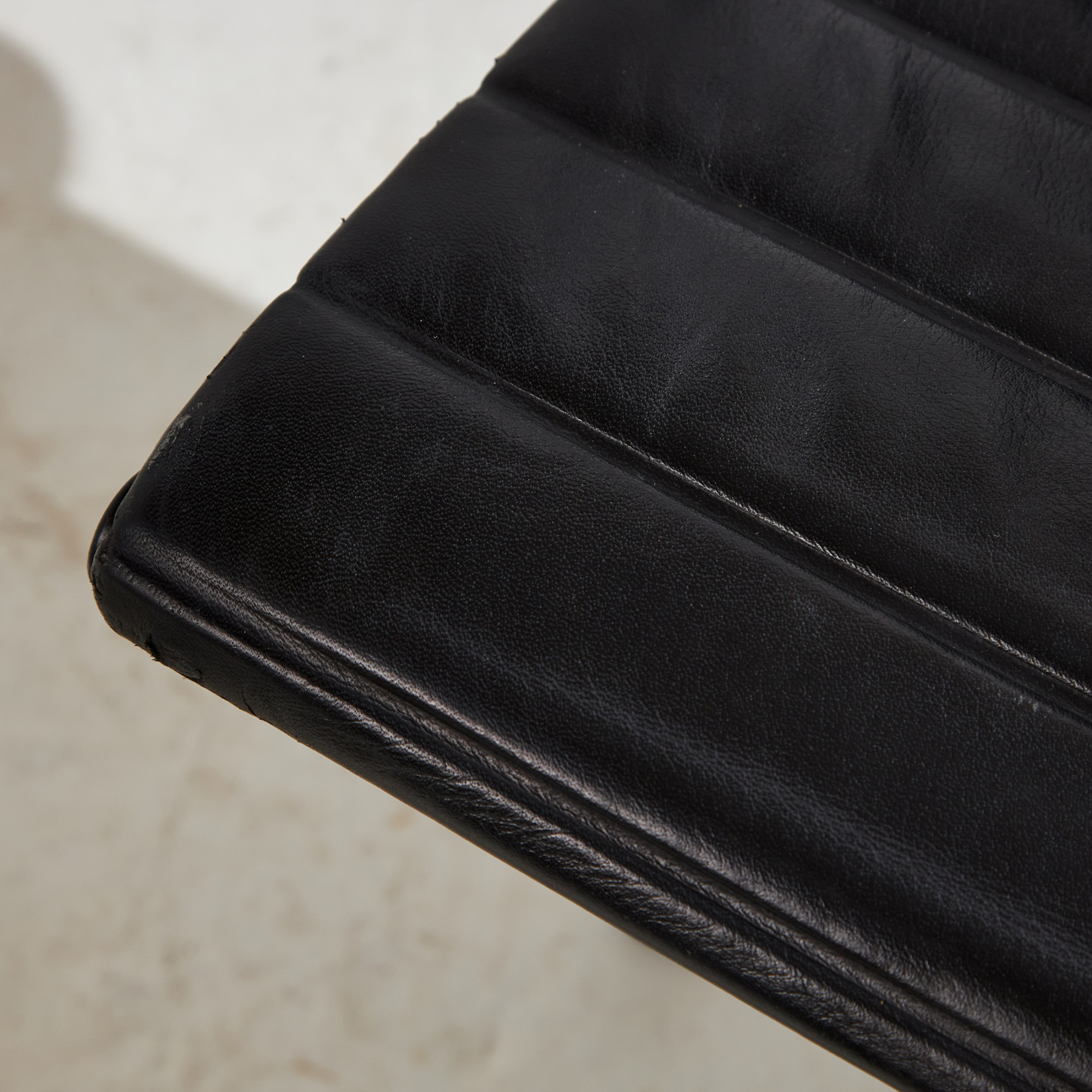 EA108 office swivel chair by Charles & Ray Eames for Vitra - Image 6