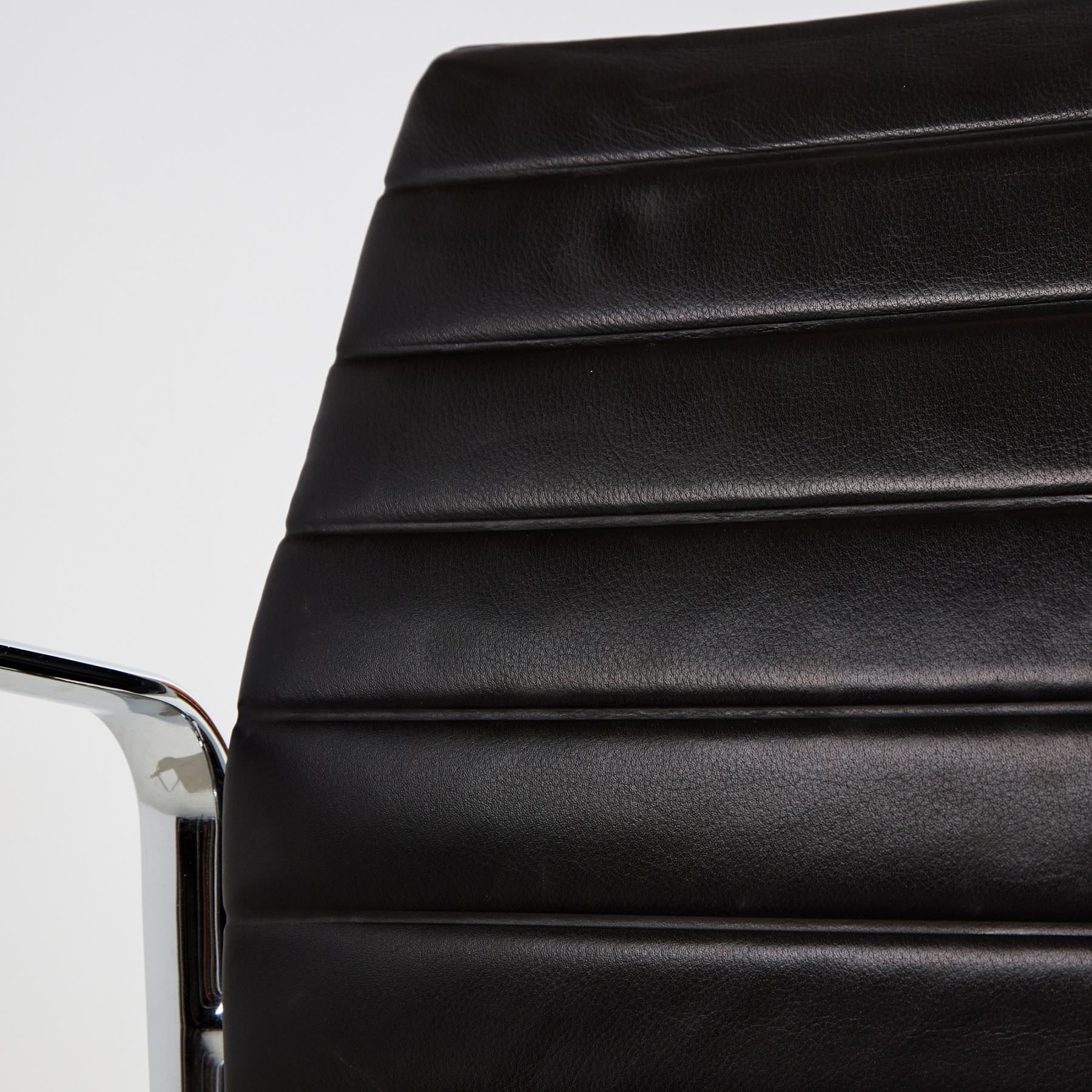 EA108 office swivel chair by Charles & Ray Eames for Vitra - Image 9