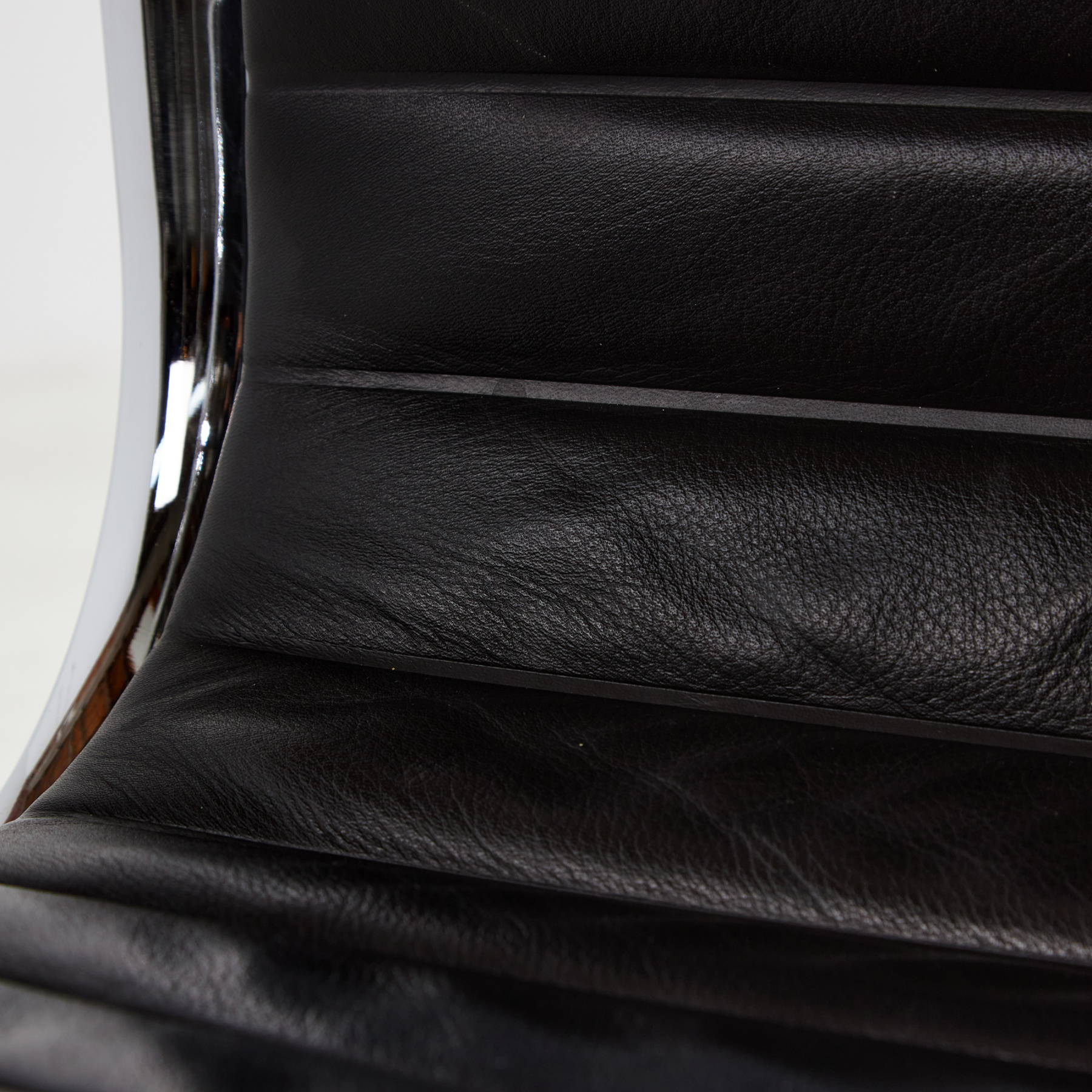 EA108 office swivel chair by Charles & Ray Eames for Vitra - Image 10