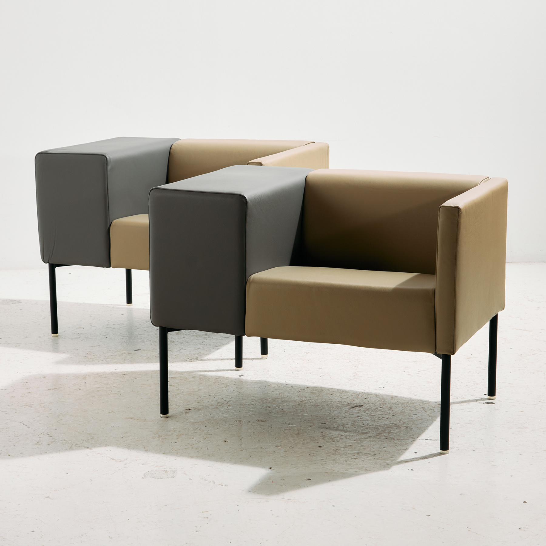 Kensaku Oshiro Brix fotel