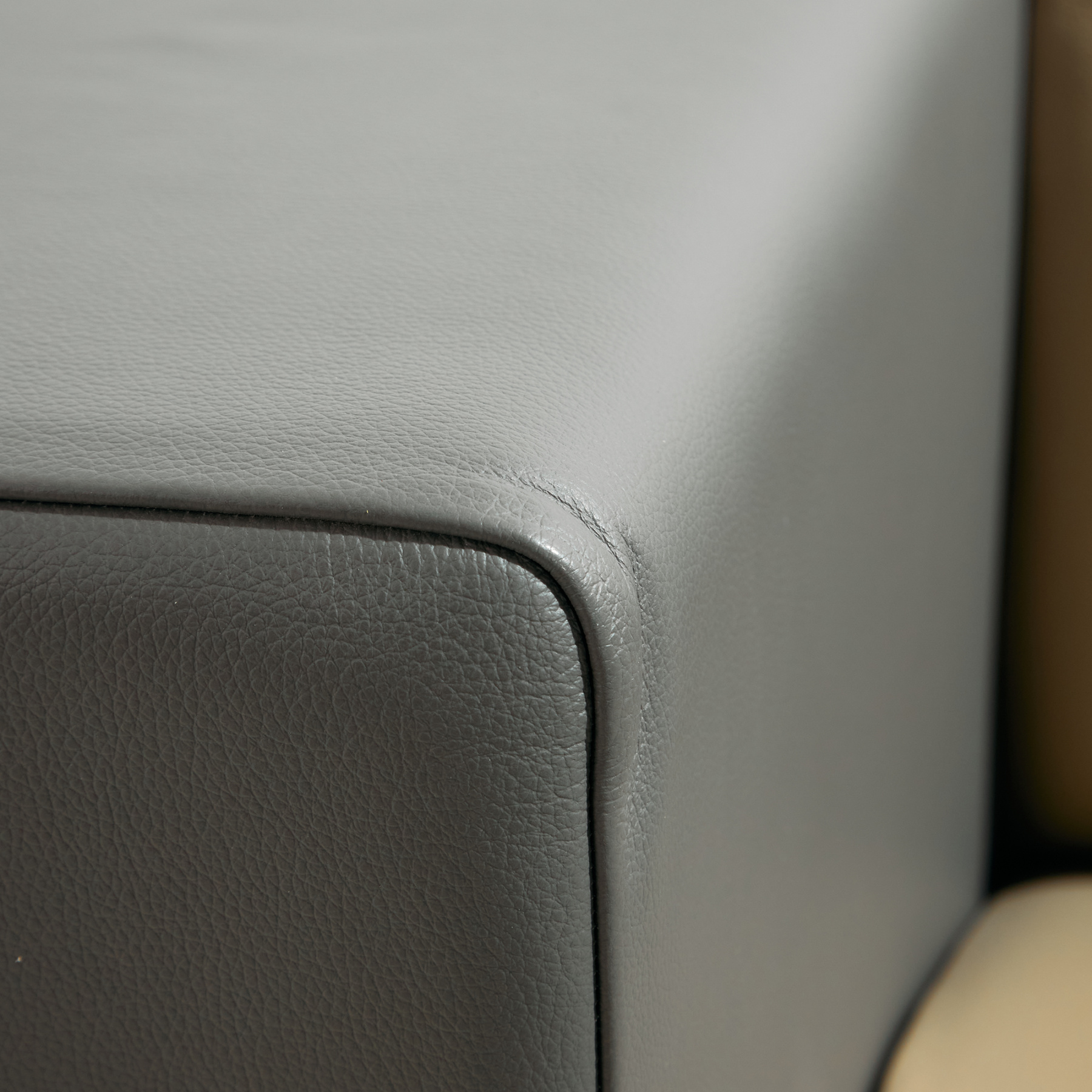 Kensaku Oshiro Brix fotel - Image 8