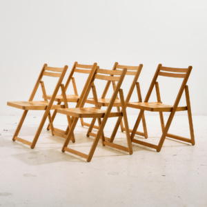 Foldable beech chair