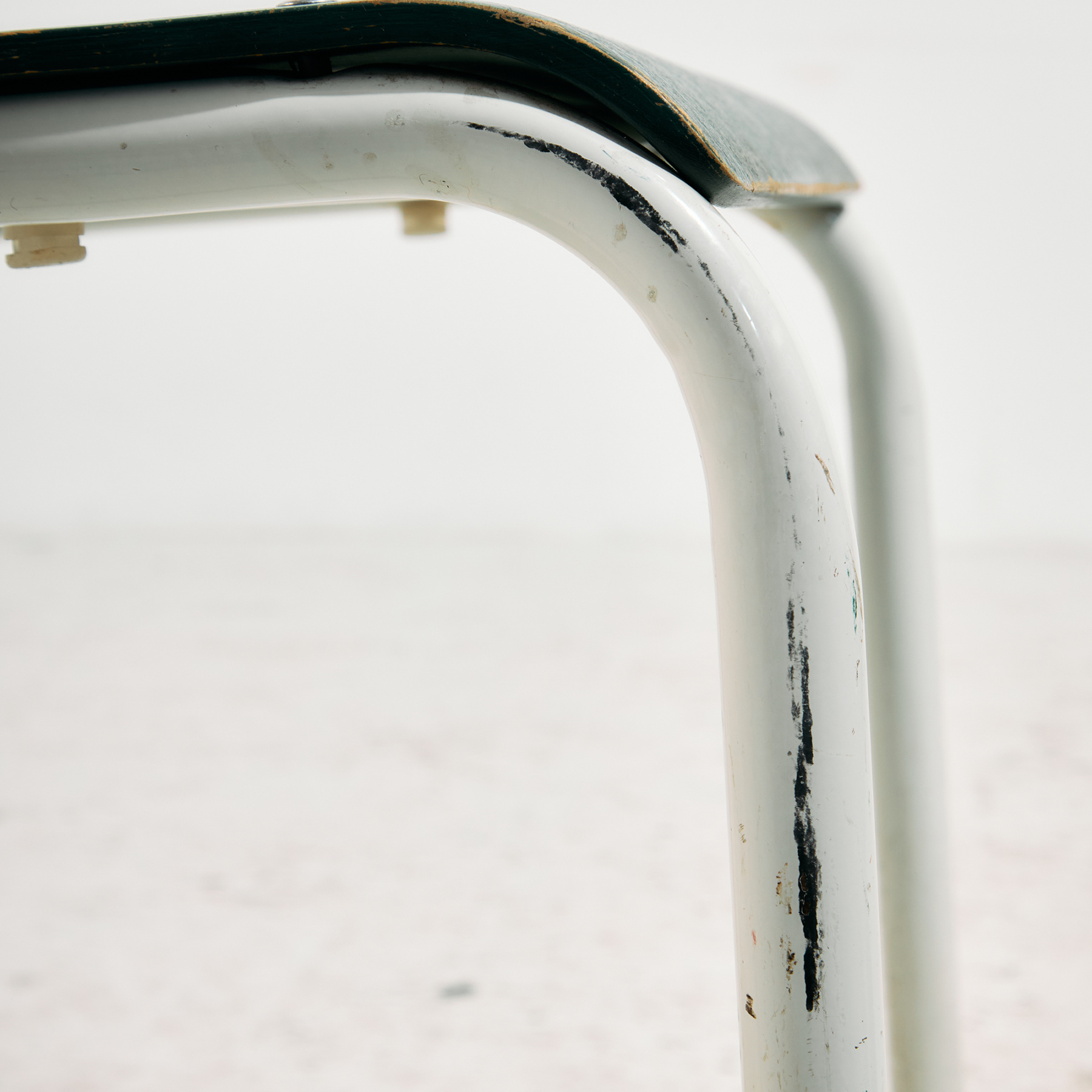 Metal frame chair - Image 18