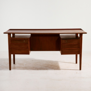 Peter Løvig Nielsen teak íróasztal