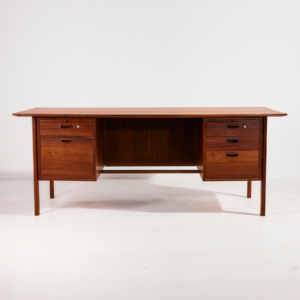 Model 207 rosewood desk by Arne Vodder