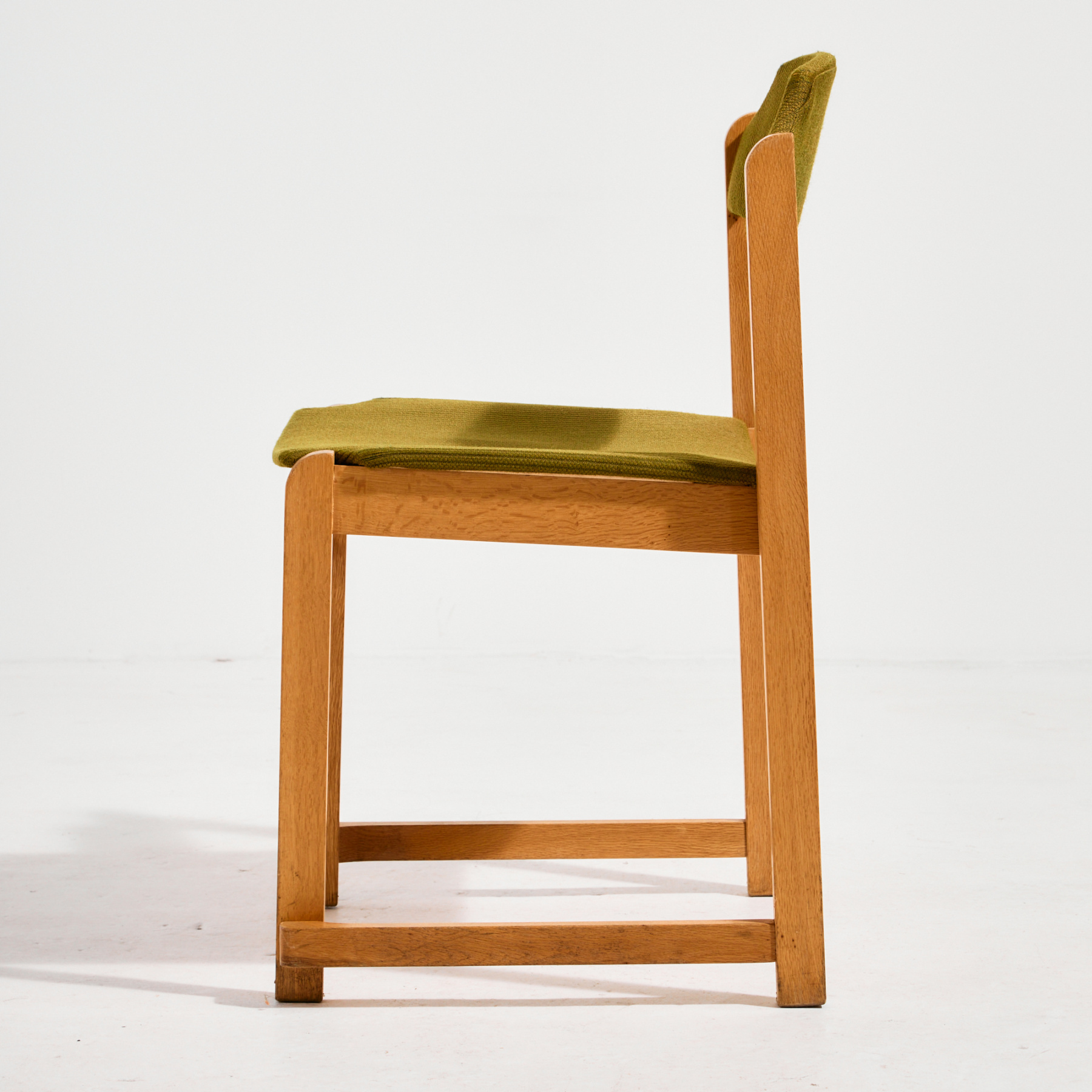 Rakásolható bükk szék - Image 3