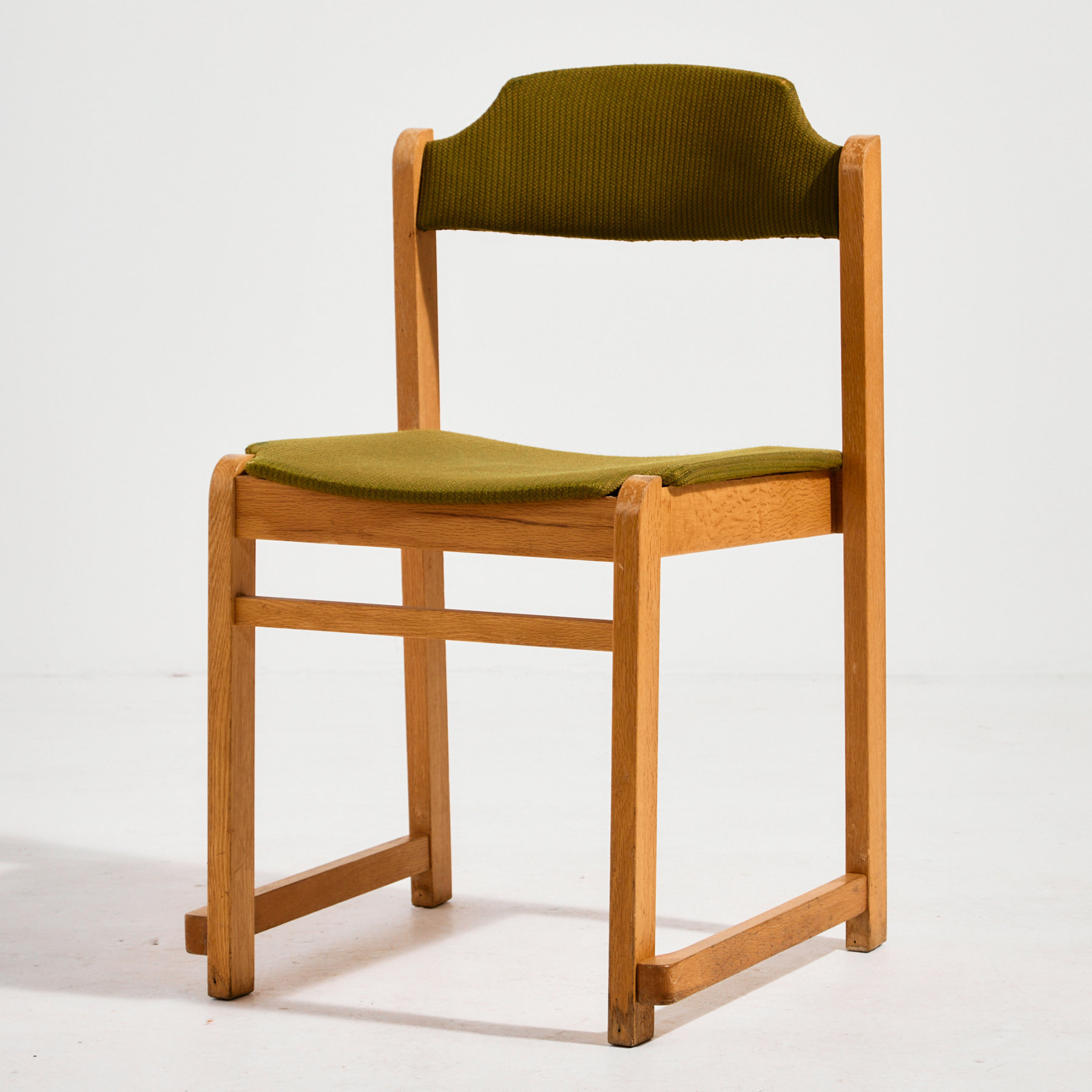 Rakásolható bükk szék - Image 5