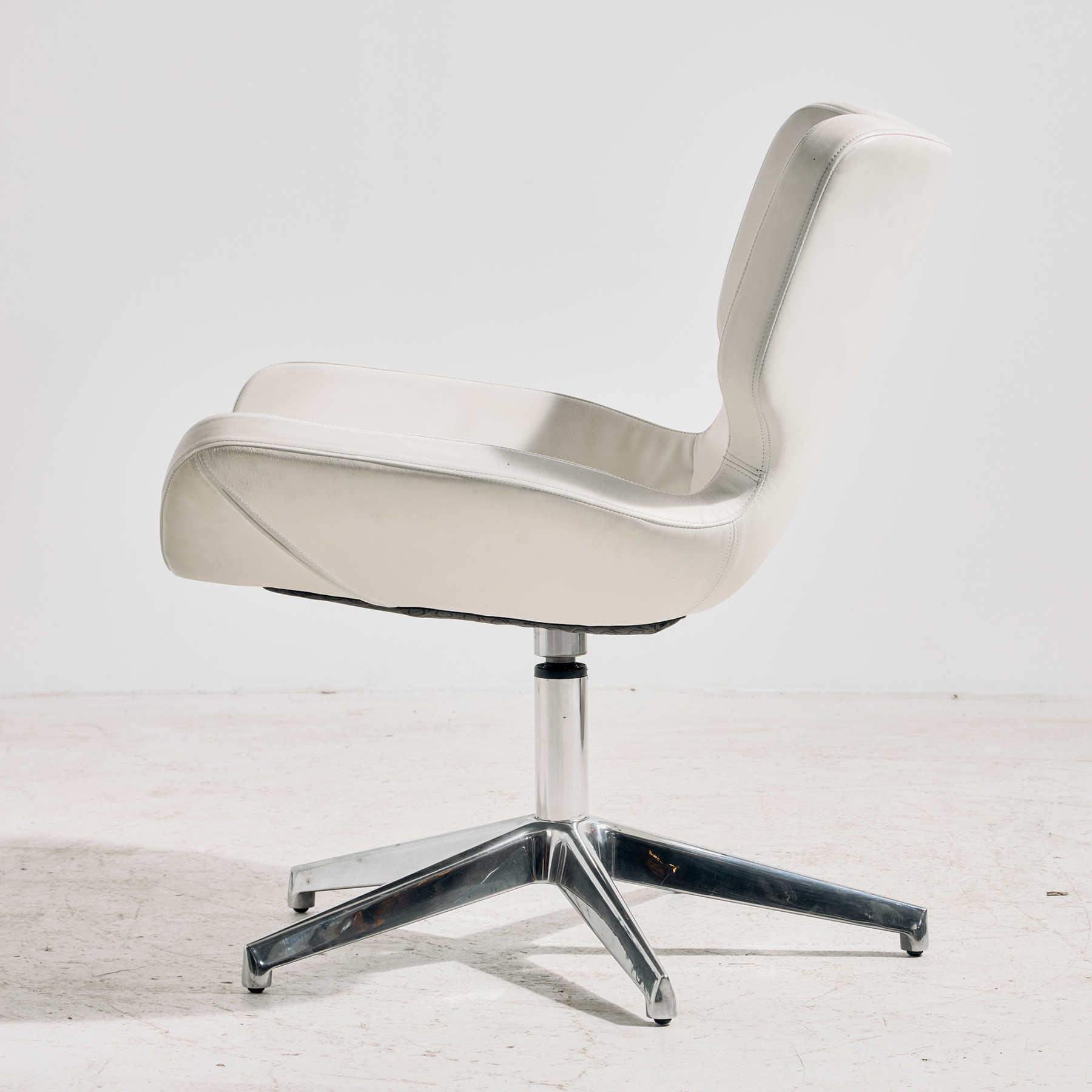 Tonon bőr fotel - Image 4