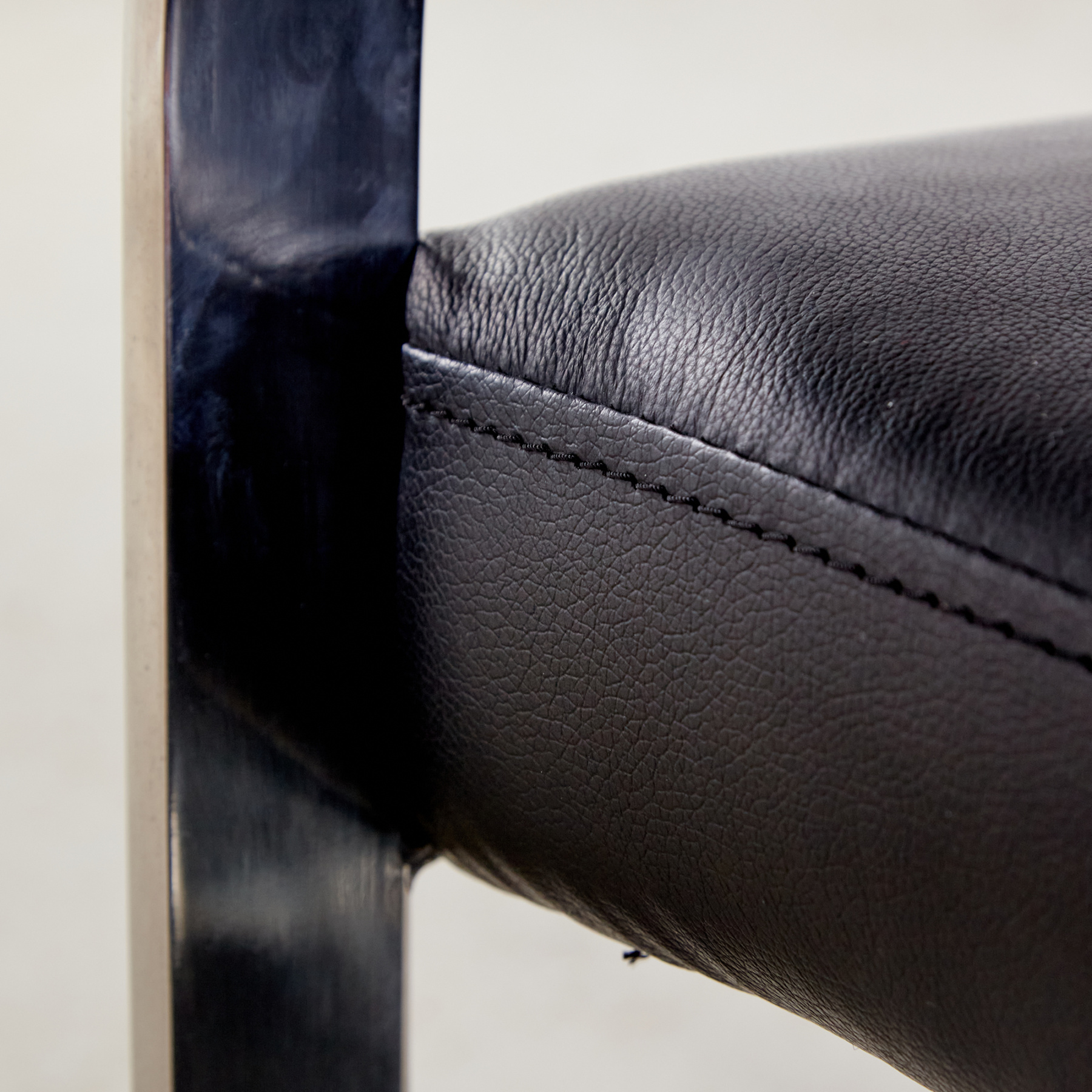 Steel armchair with leather upholstery - Image 13