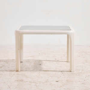 Fa és üveg dohányzóasztal