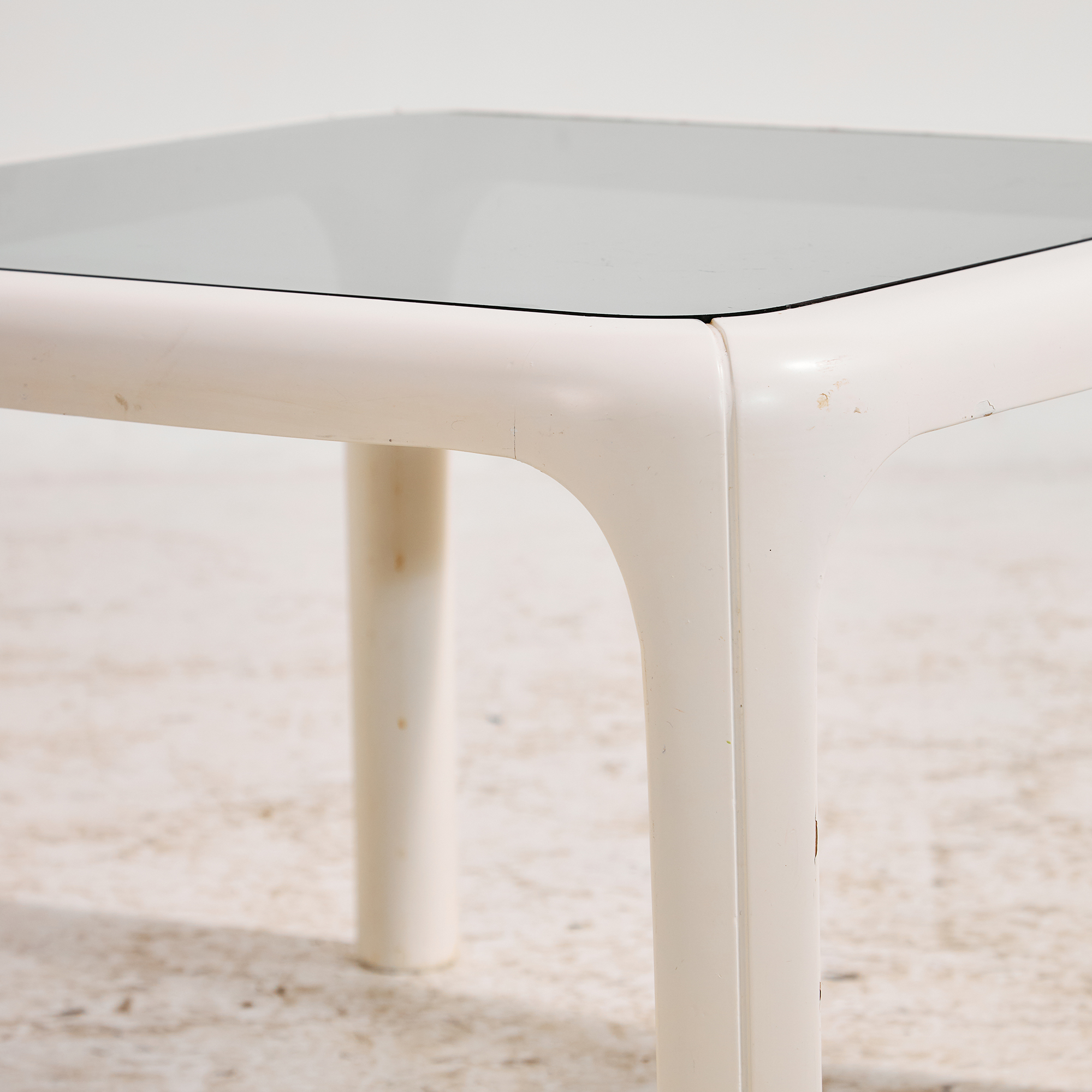 Fa és üveg dohányzóasztal - Image 3