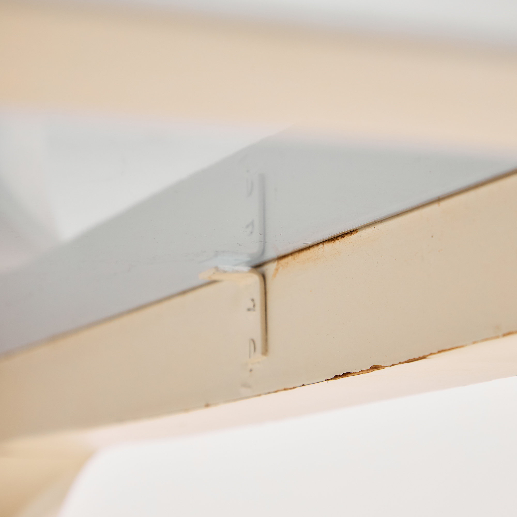 Fa és üveg dohányzóasztal - Image 8