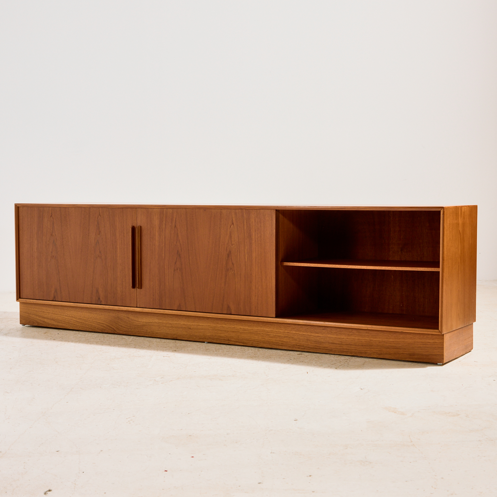 Felújított teak sideboard - Image 3