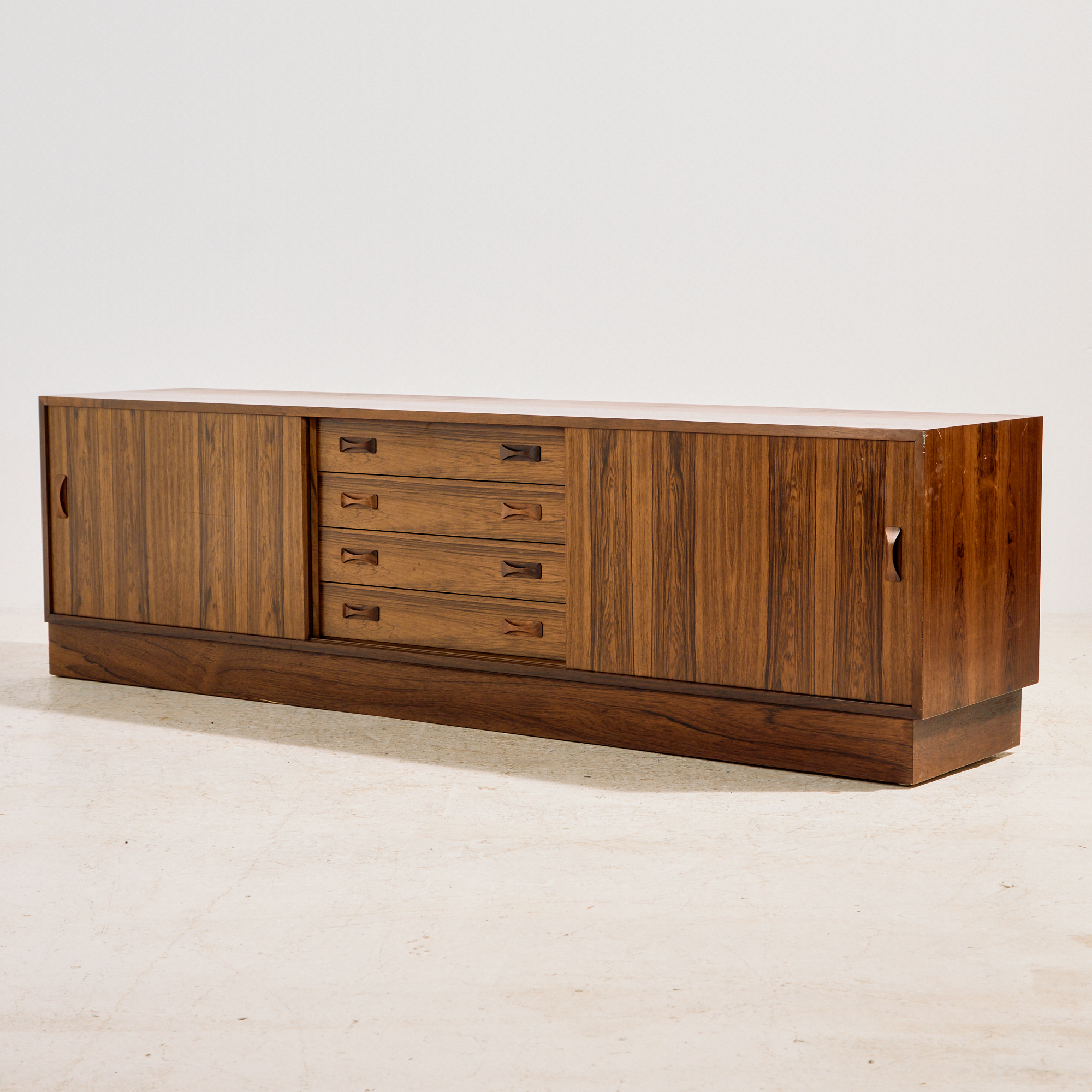 Clausen & Søn rózsafa sideboard - Image 2