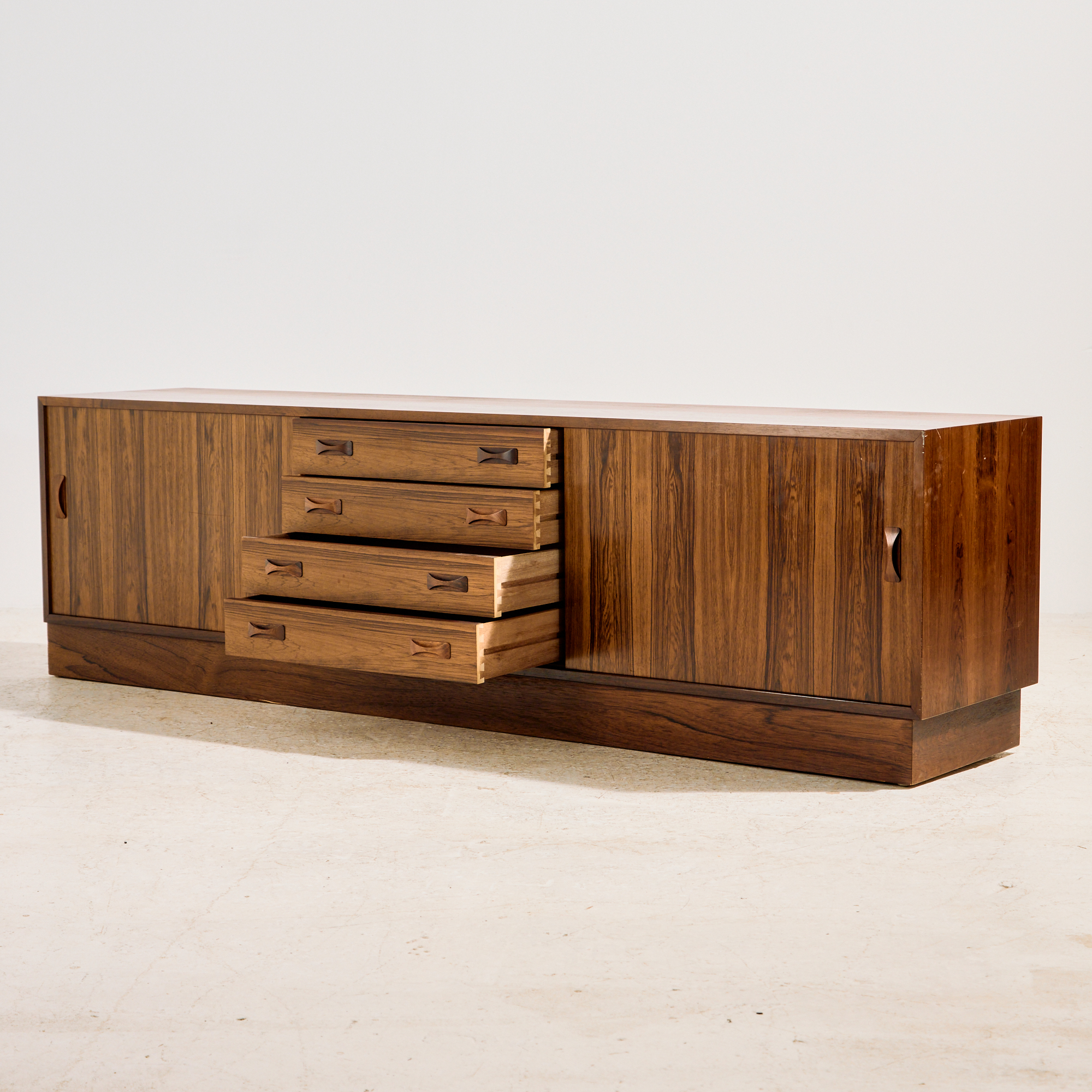 Clausen & Søn rózsafa sideboard - Image 4