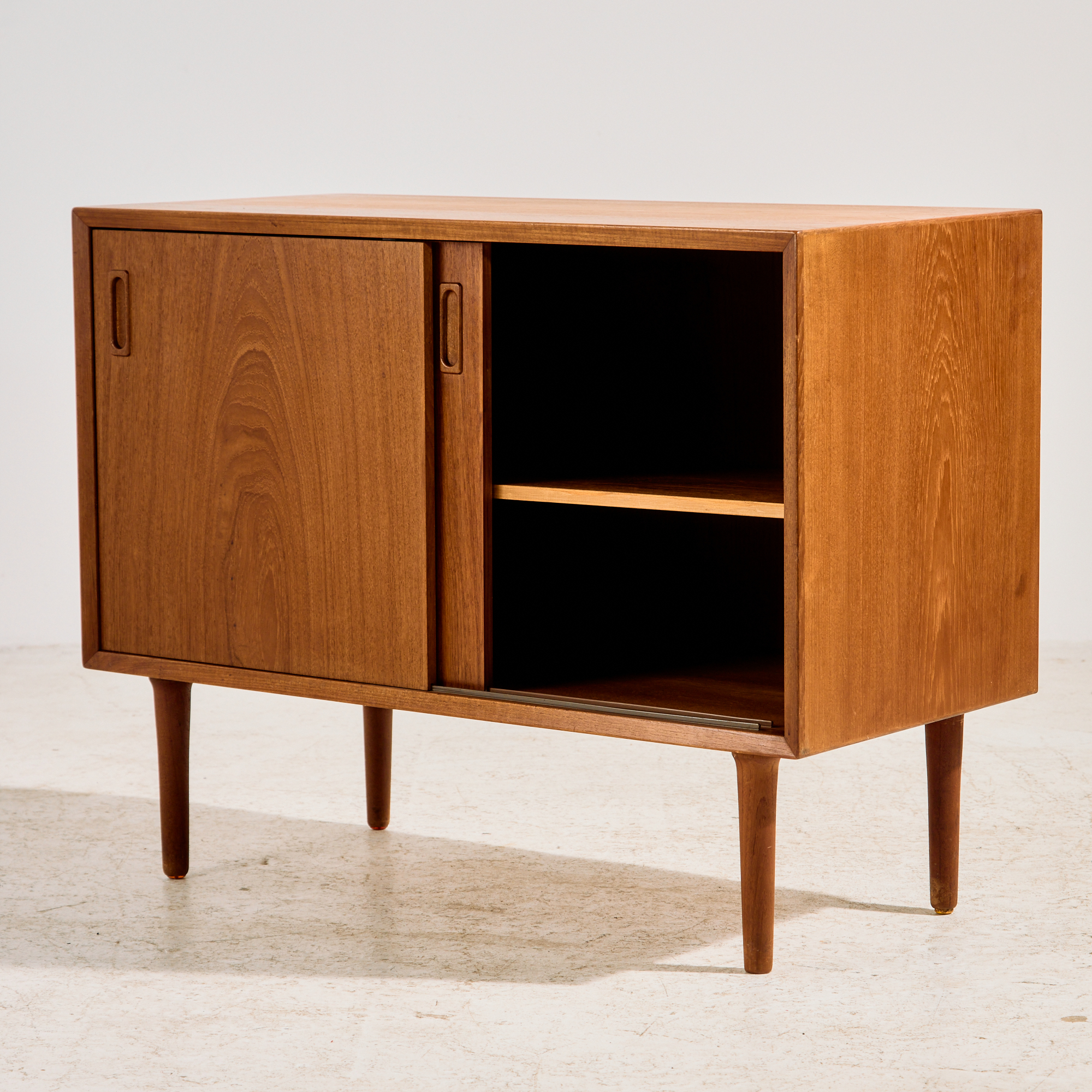 Lyby Møbler teak cabinet - Image 3