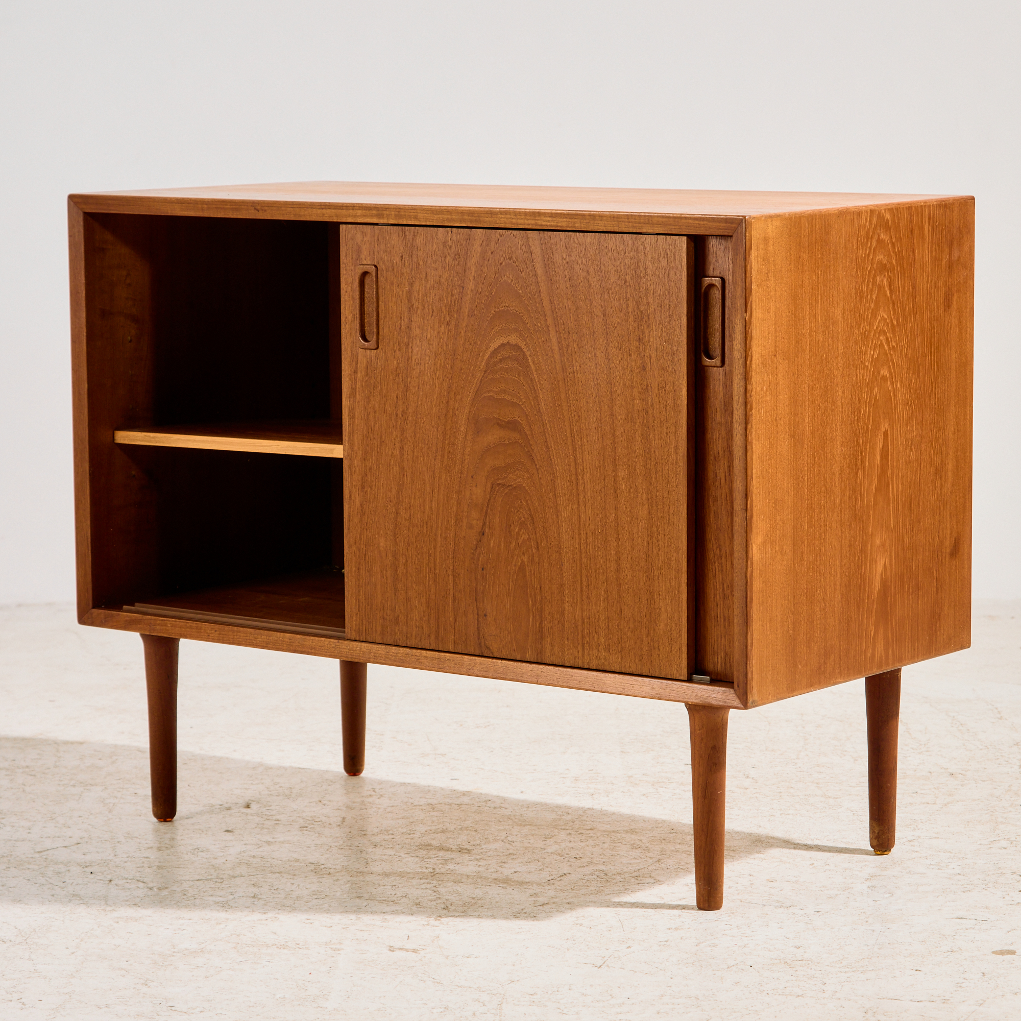 Lyby Møbler teak cabinet - Image 4