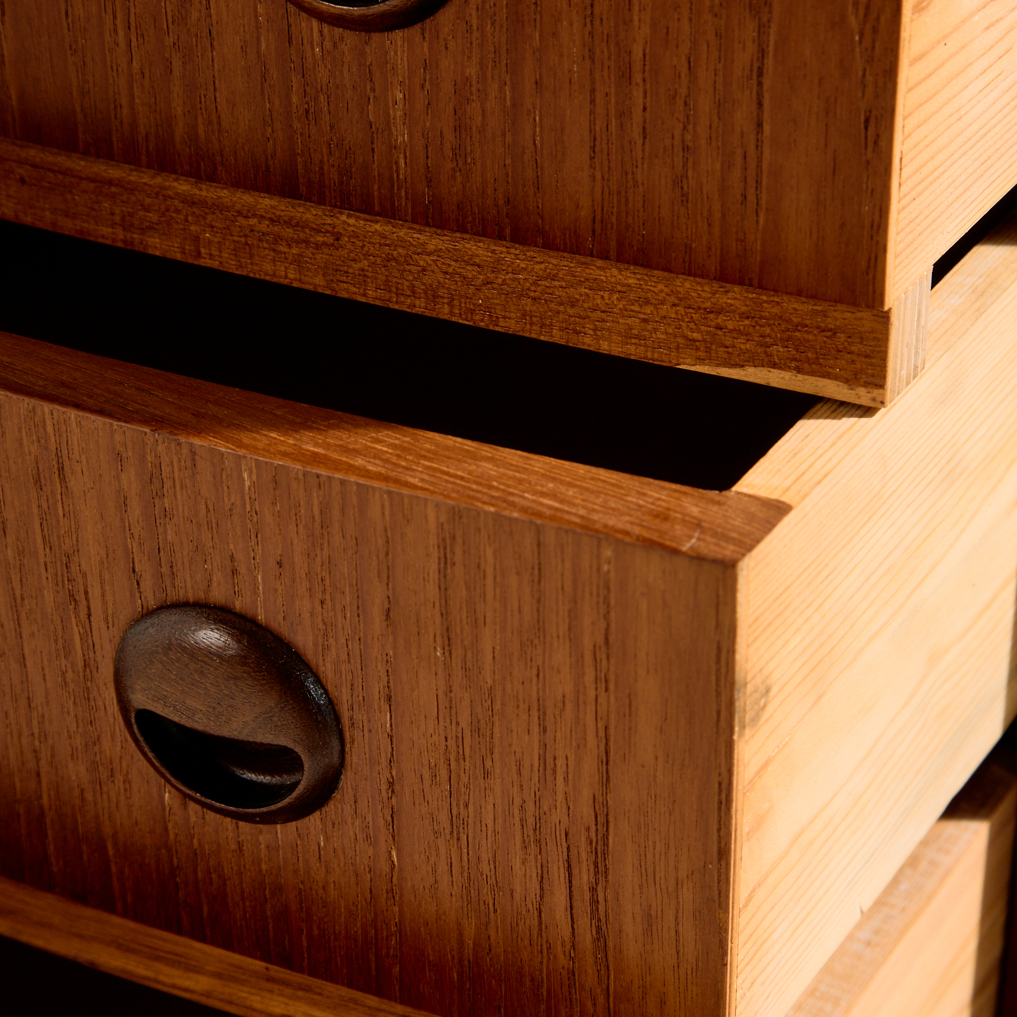 Teak dresser with six drawers - Image 4