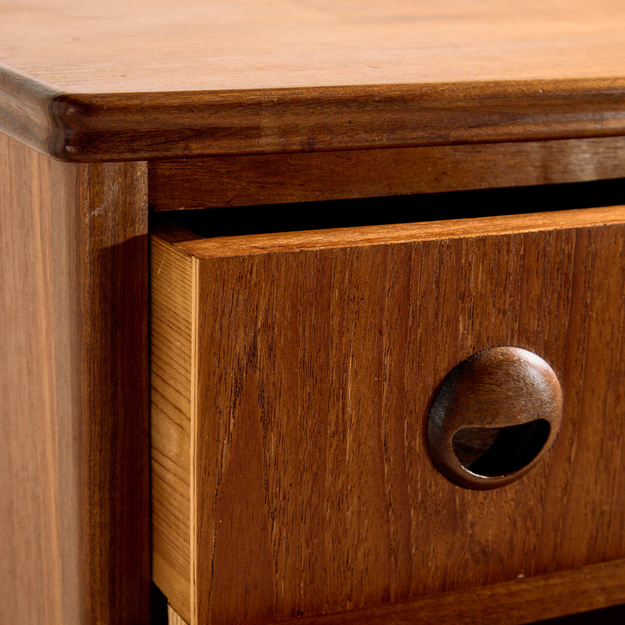 Teak dresser with six drawers - Image 5