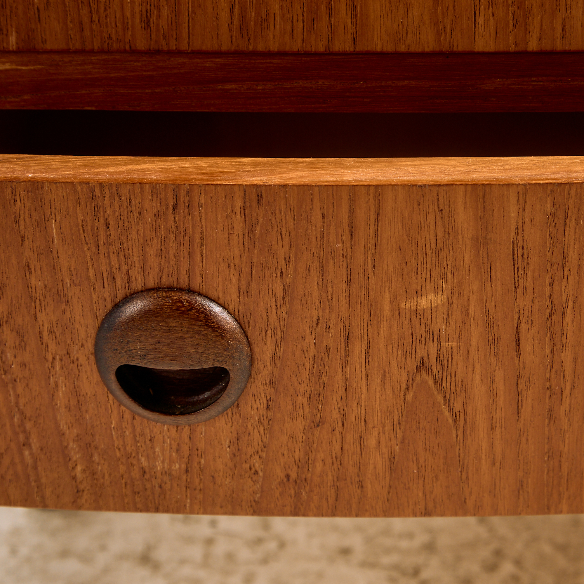 Teak dresser with six drawers - Image 6