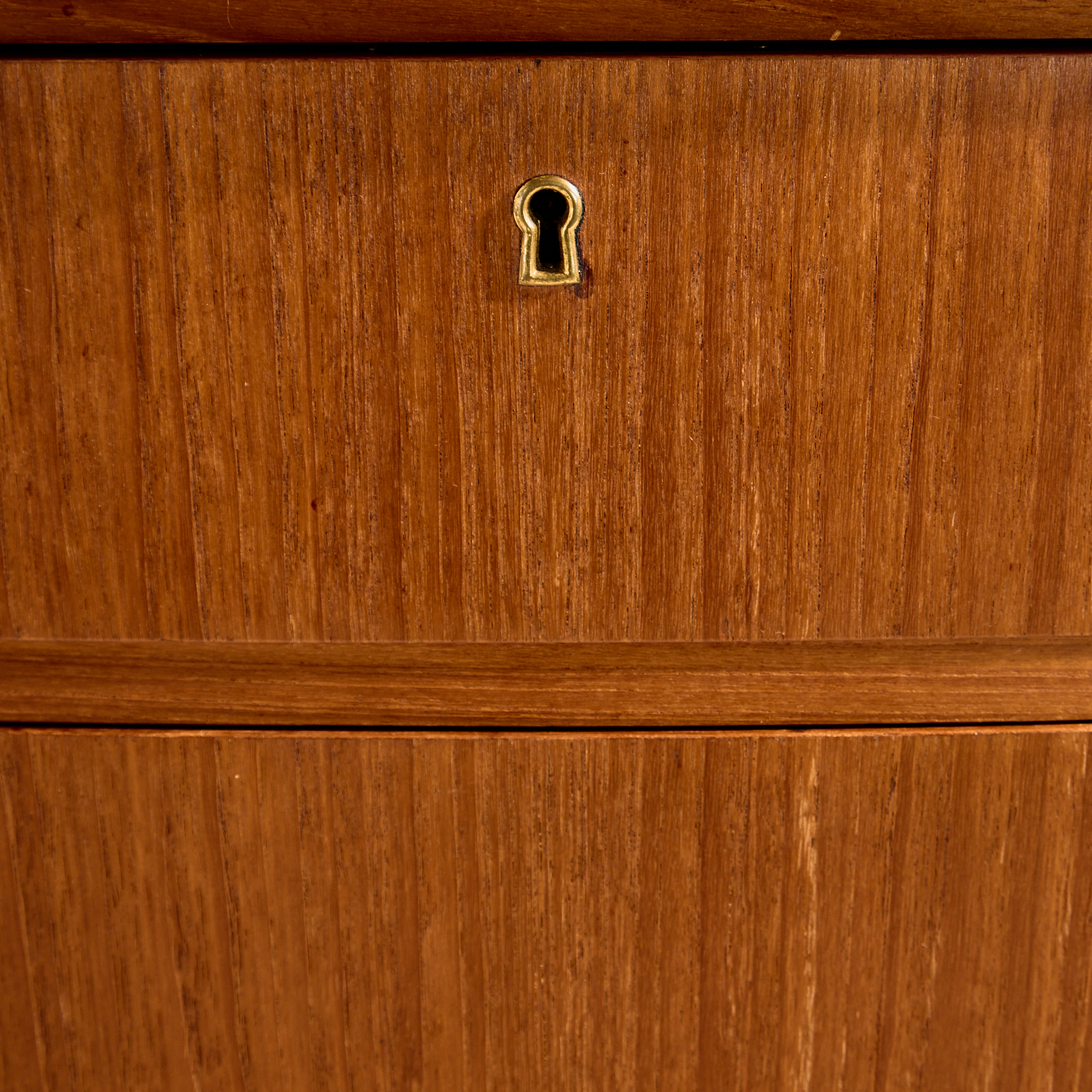 Teak dresser with six drawers - Image 10
