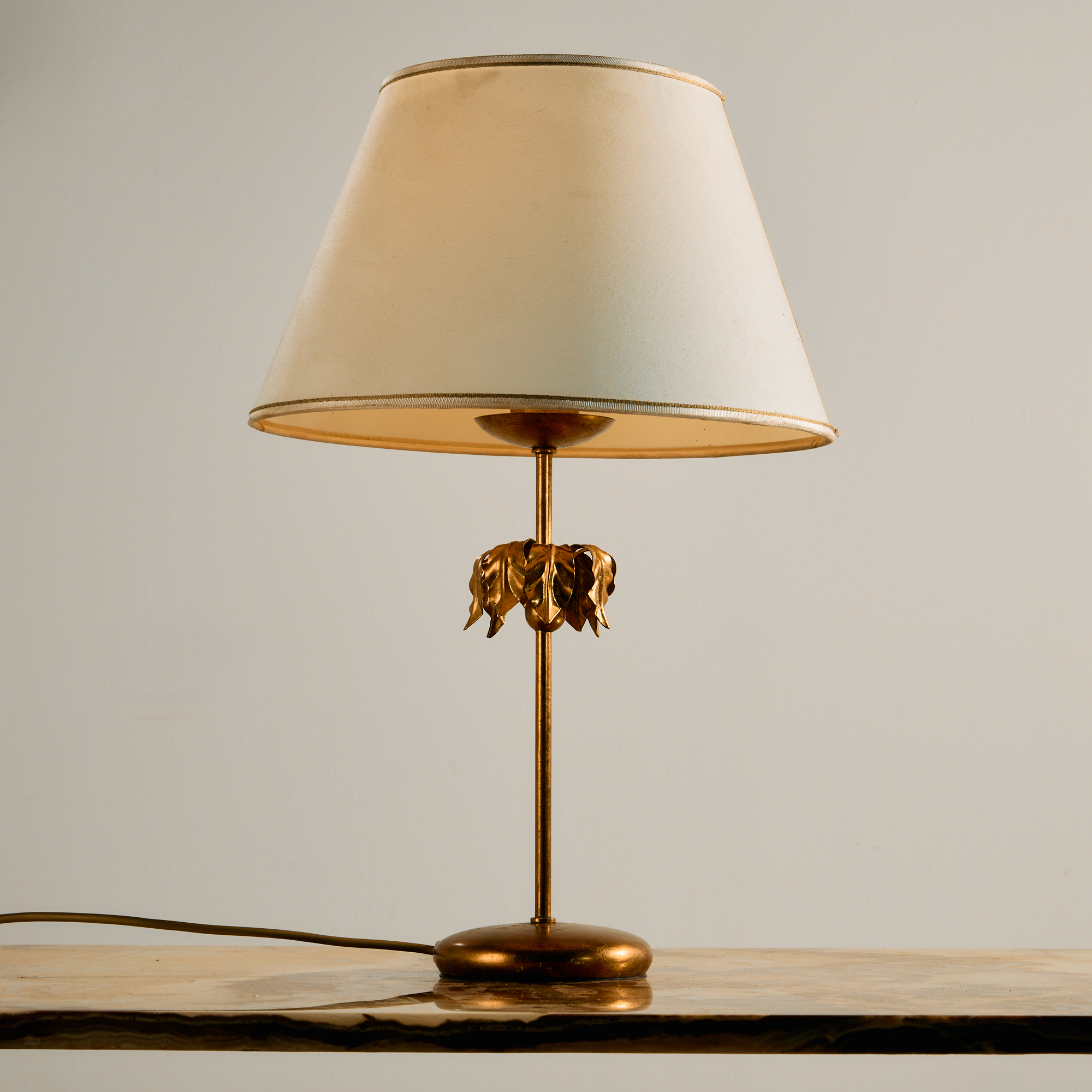 Gold-painted table lamp - Image 2