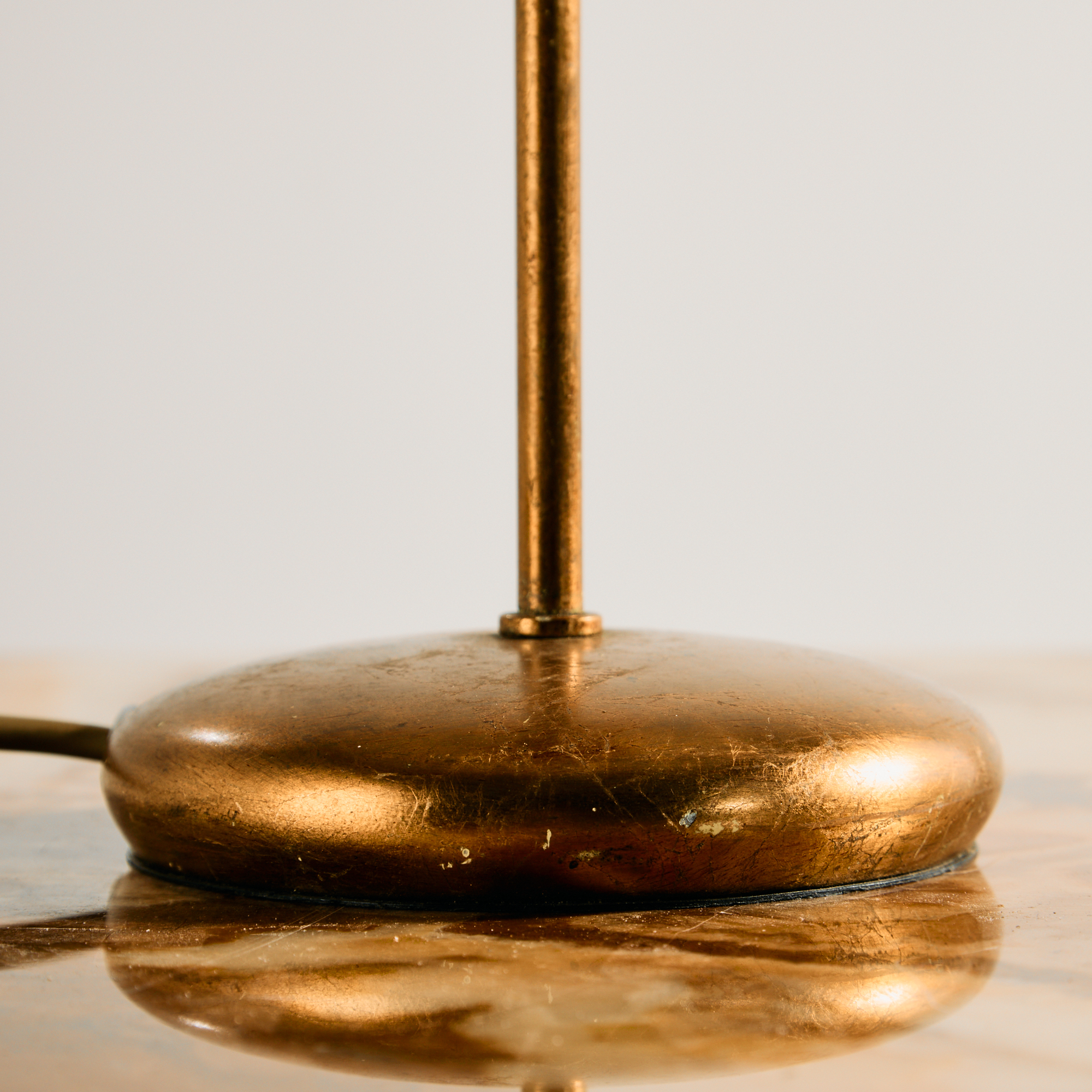 Gold-painted table lamp - Image 5