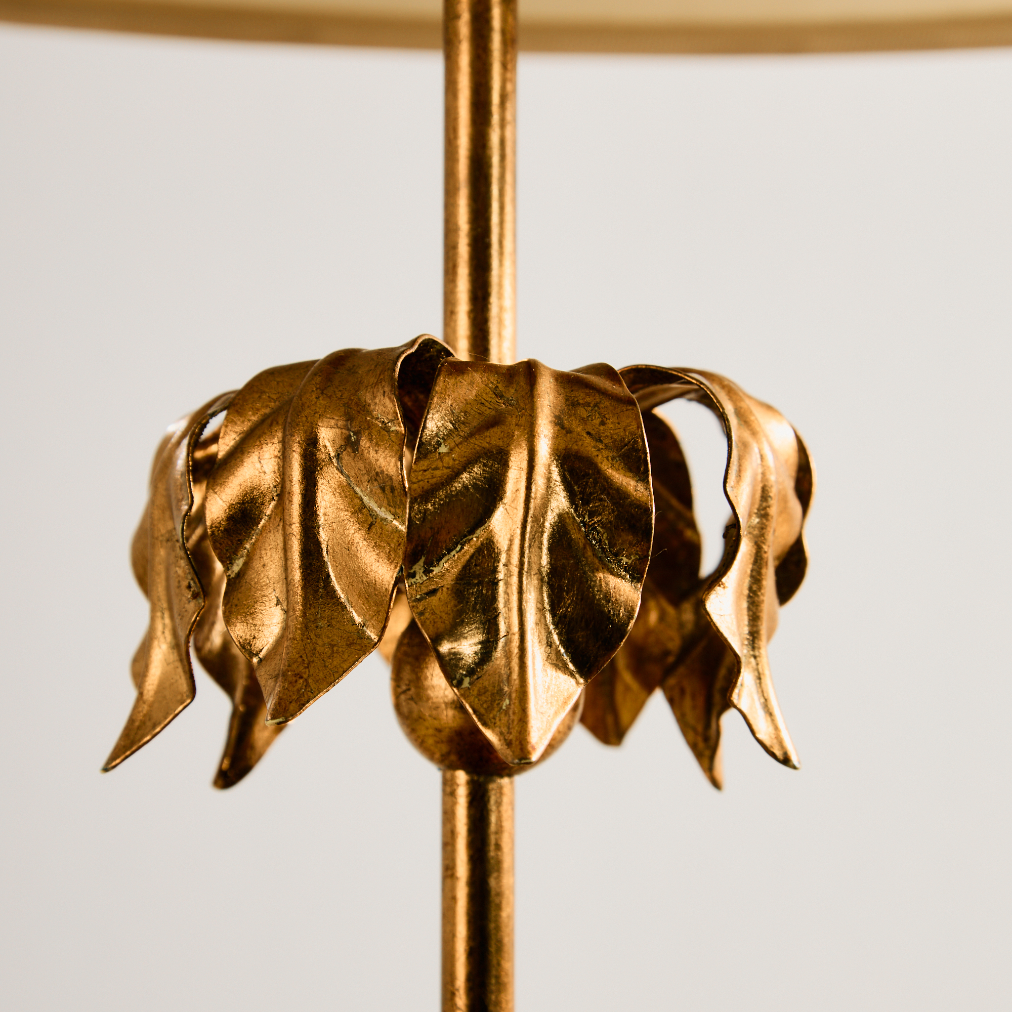 Gold-painted table lamp - Image 7