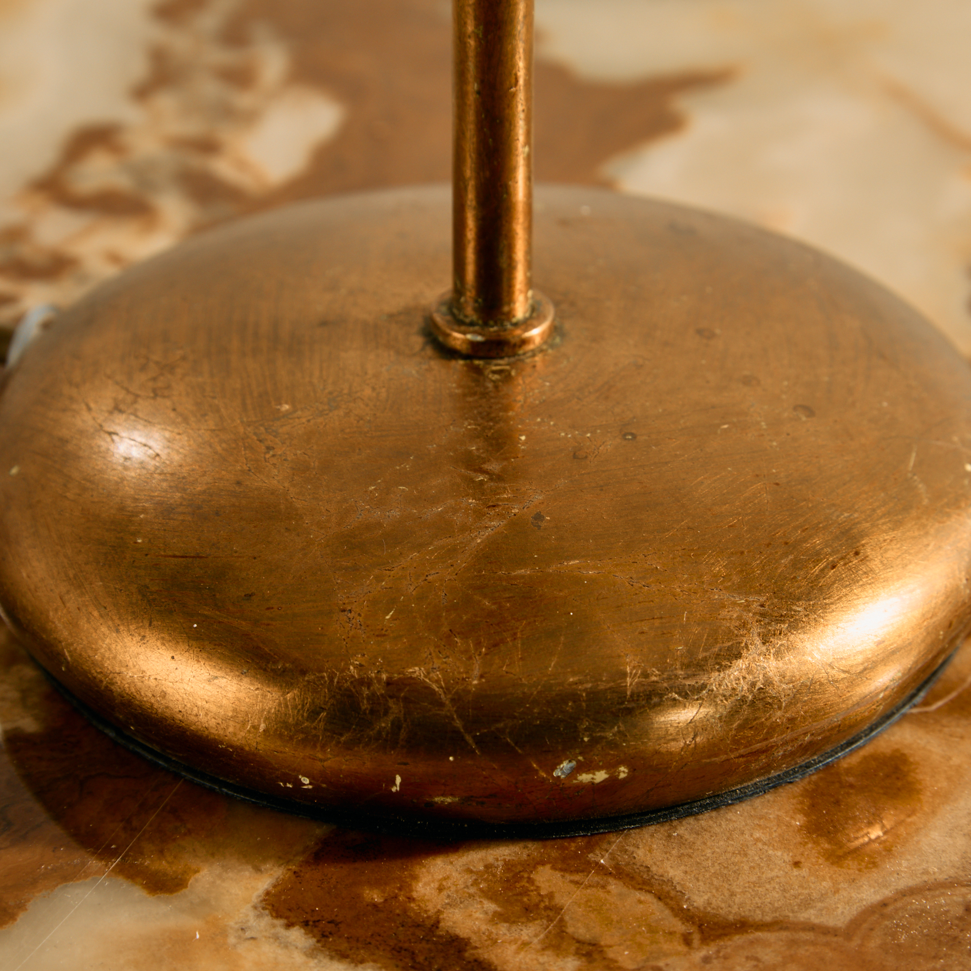 Gold-painted table lamp - Image 9