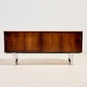 Trevor Chinn és Ray Leigh rózsafa sideboard